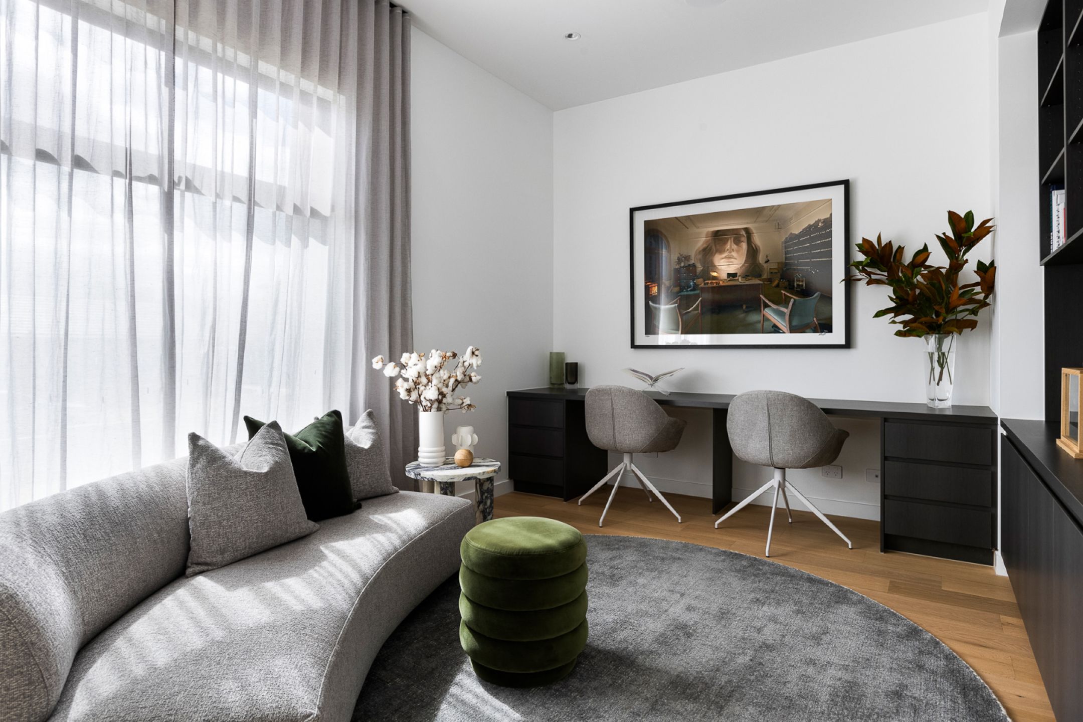 Modern, Custom design Thomas Archer Lounge Room