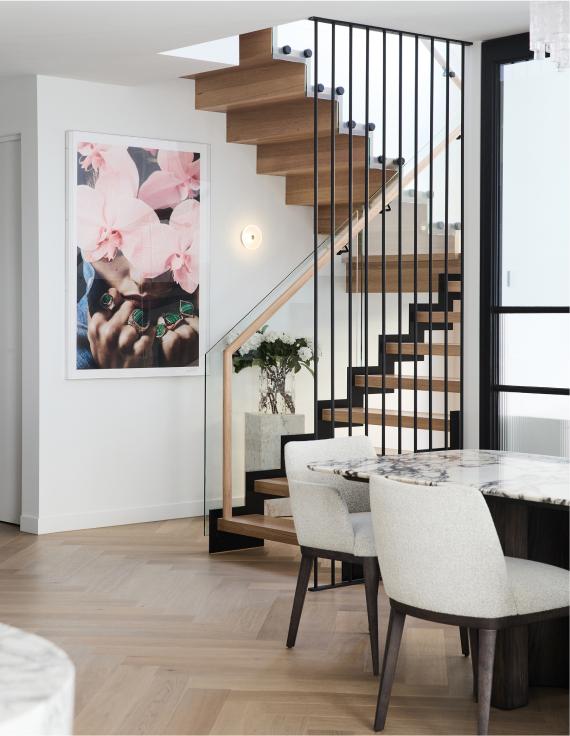 Melbourne Builder, Thomas Archer Designed Feature Staircase with Statement Artwork