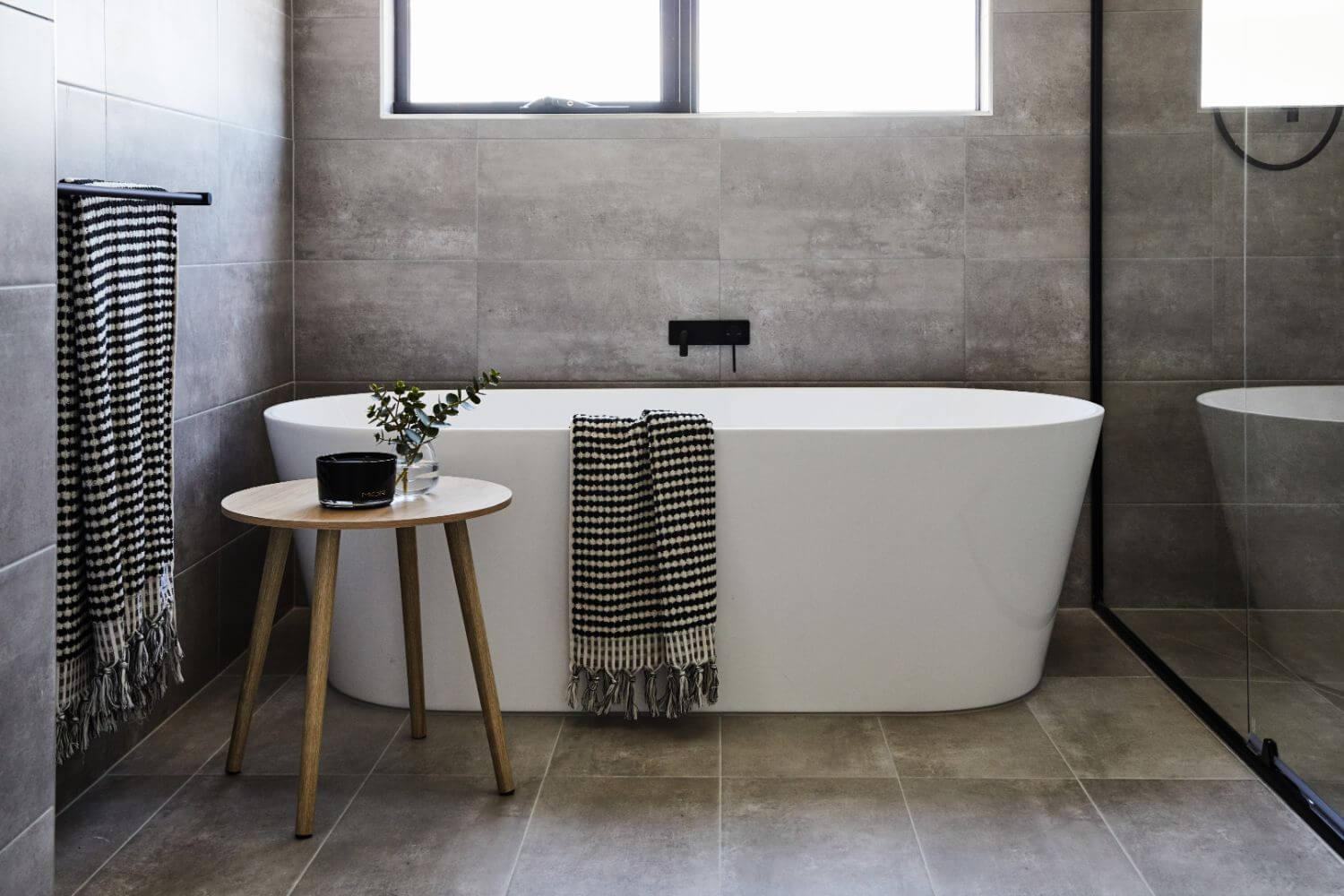 Freeloading Tub In Minimalist Ensuite