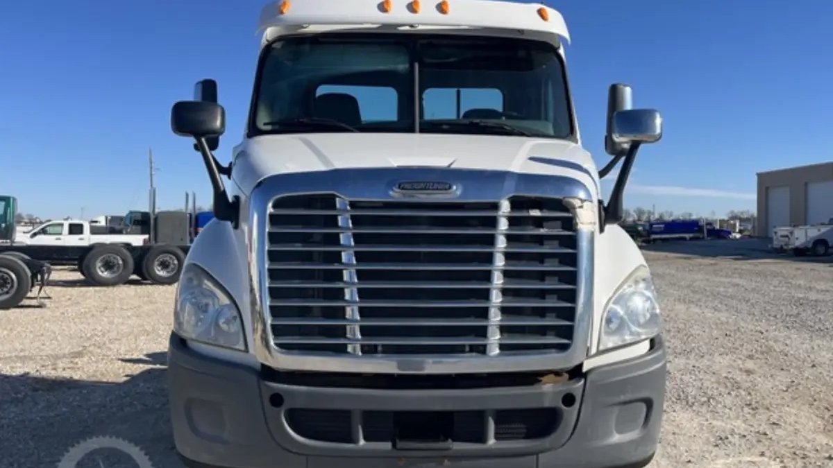2013 Freightliner Cascadia 113 Day Cab Detroit DD13 | Low Miles | Trucks | Columbia | Ad gallery (SEO) | 3