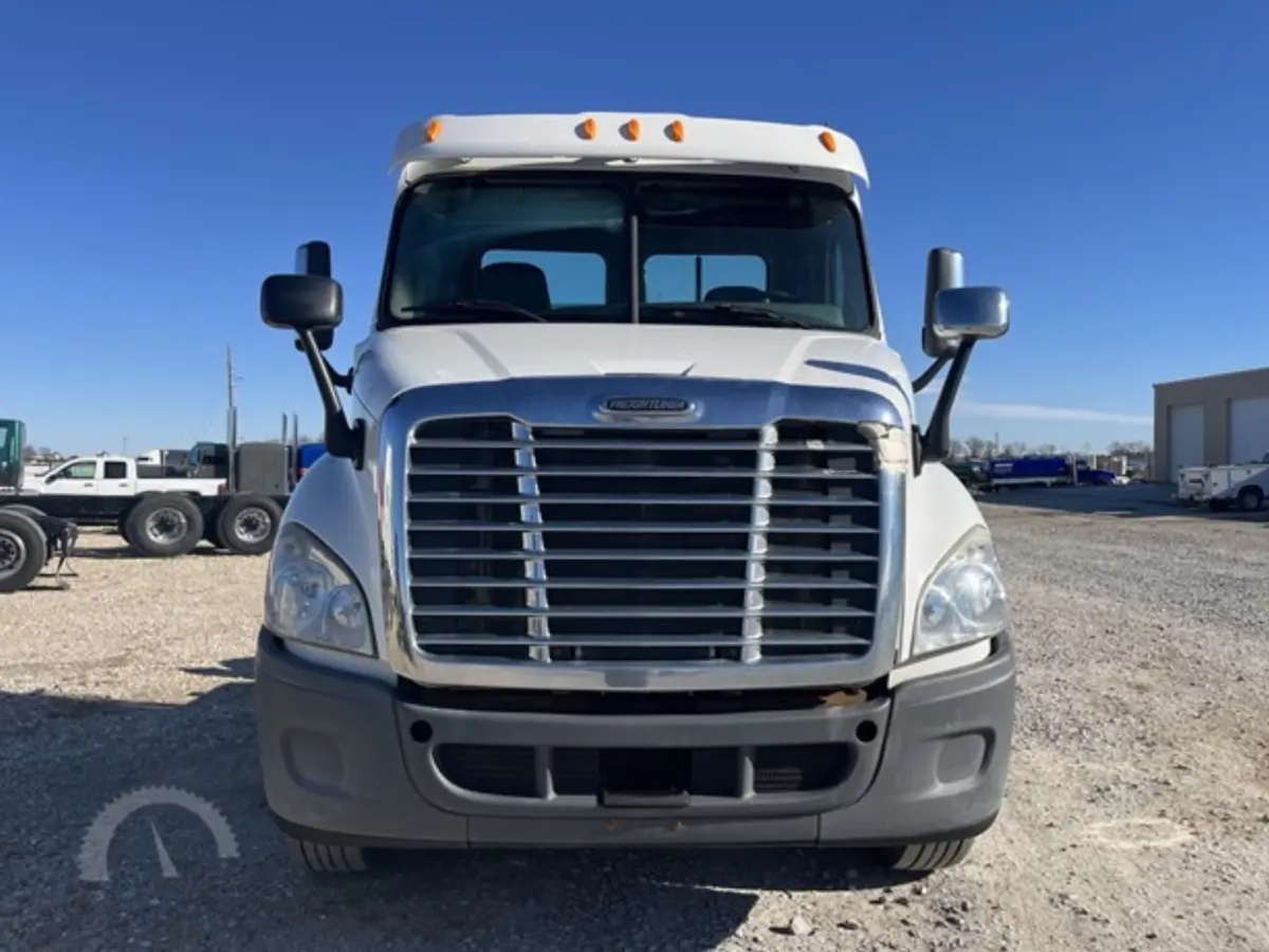 2013 Freightliner Cascadia 113 Day Cab Detroit DD13 | Low Miles | Trucks | Columbia | Ad gallery (SEO) | 2