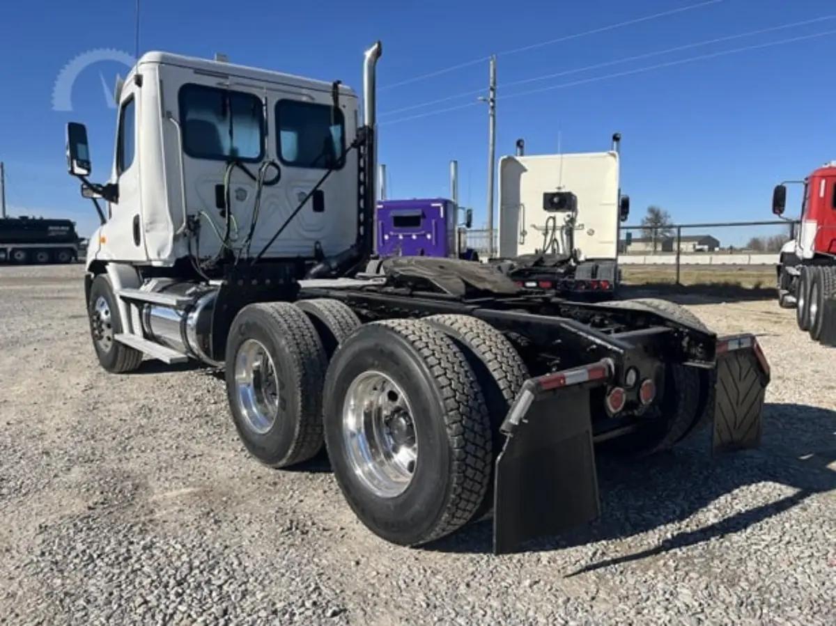 2013 Freightliner Cascadia 113 Day Cab  Detroit DD13 | Low Miles | Trucks | Columbia | 5