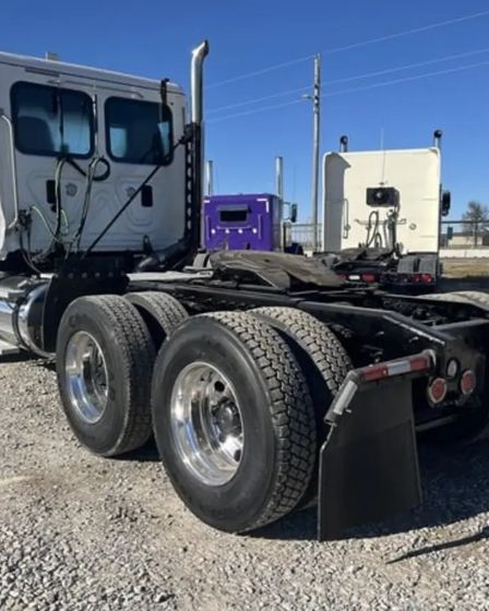 2013 Freightliner Cascadia 113 Day Cab Detroit DD13 | Low Miles | Trucks | Columbia | 5