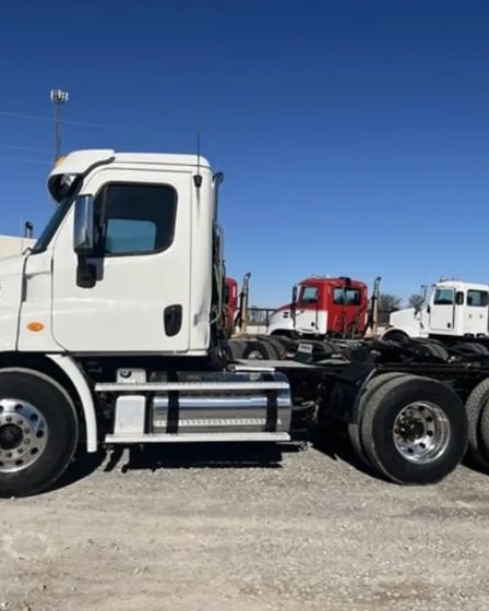 2013 Freightliner Cascadia 113 Day Cab Detroit DD13 | Low Miles | Trucks | Columbia | 2