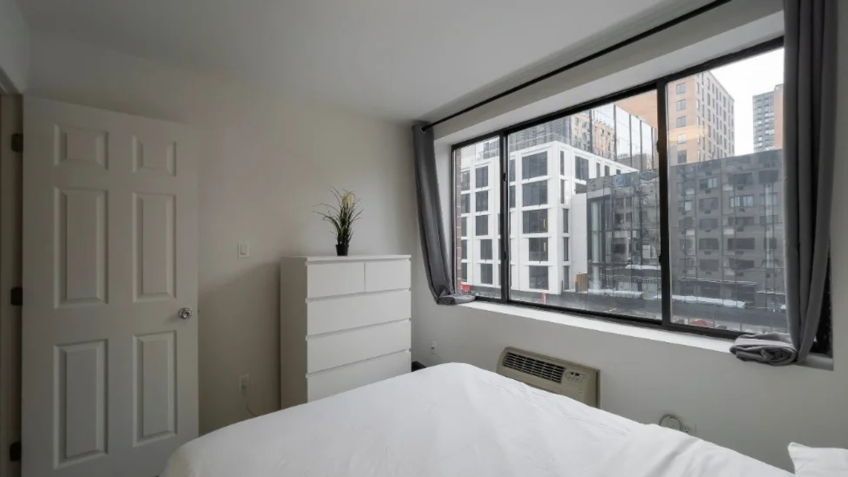 3 bed / 2 bath / 950 sq ft | Renting apartment | New York City | Ad gallery (SEO) | 3