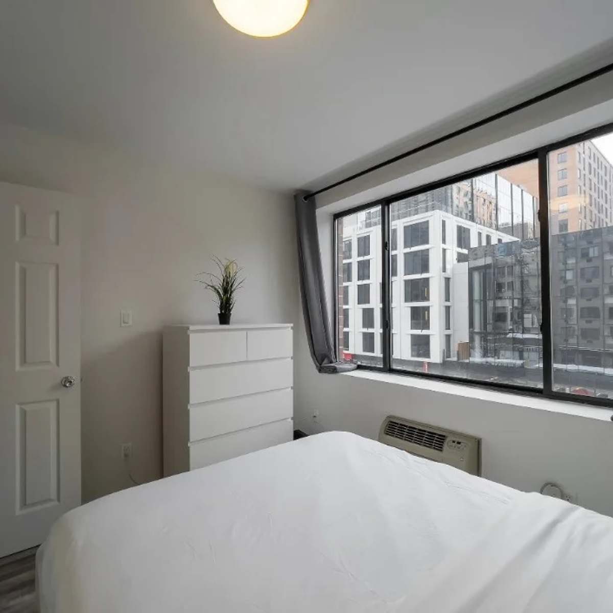 3 bed / 2 bath / 950 sq ft | Renting apartment | New York City | Ad gallery (SEO) | 1