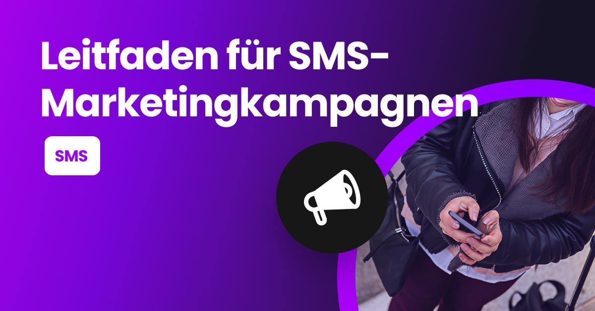 Frau, die eine Nachricht im Rahmen einer Marketingkampagne auf ihrem Mobiltelefon erhält, überrascht und interessiert.