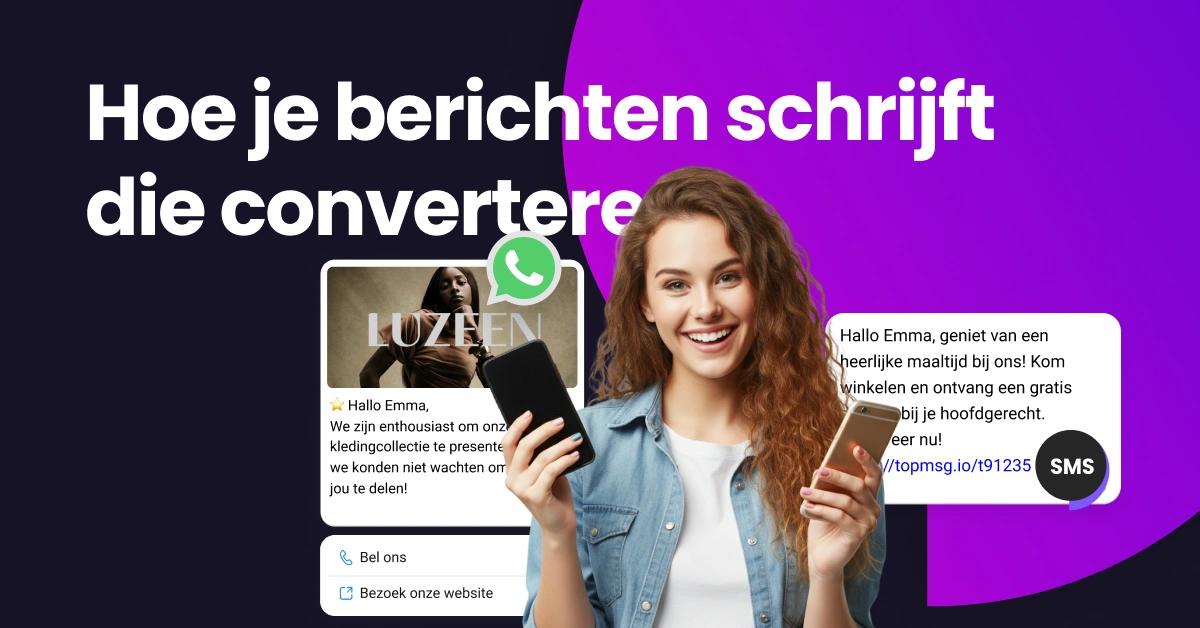 Een meisje met twee mobiele telefoons in haar handen, glimlachend omdat ze twee briljante marketingberichten tegelijk kreeg