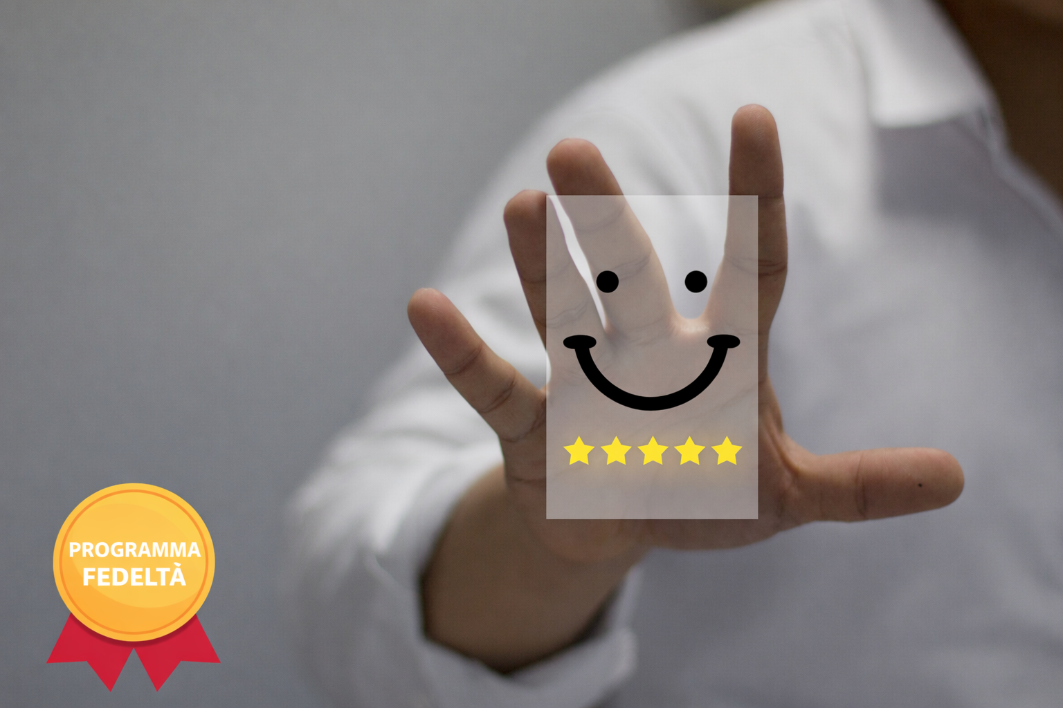 A person showing a 5-star bag with a smiley face as a symbol of a returning customer due to a good brand loyalty program.