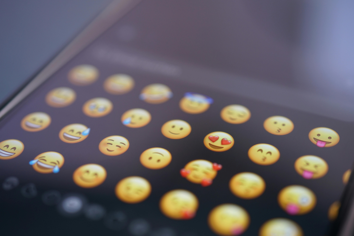 Emoji's op een telefoontoetsenbord.