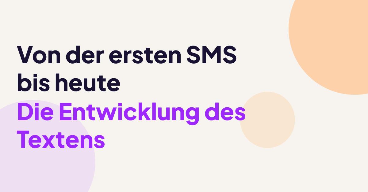 Illustration mit dem Text „Von der ersten SMS bis heute: Die Entwicklung des Textens“ auf einem modernen abstrakten Hintergrund.