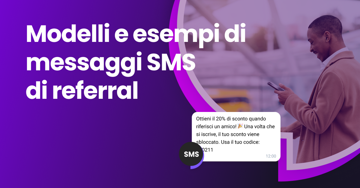 : Una ragazza guarda il suo telefono e legge un SMS promozionale di riferimento