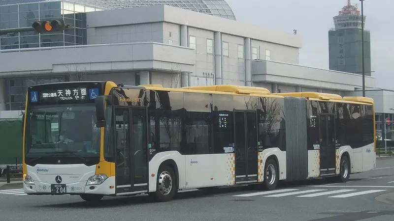 Nishitetsu Fukuoka BRT bus 0204 displaying Tenjin as its destination in Fukuoka City