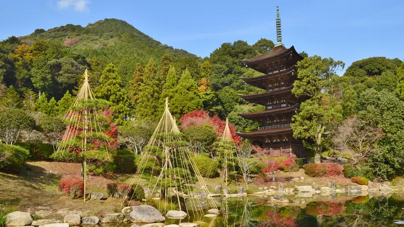Rurikoji Five-Story Pagoda and garden pond, Yamaguchi City