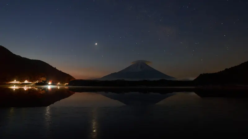 Mount Fuji and Venus at dawn over Lake Shoji, Yamanashi
