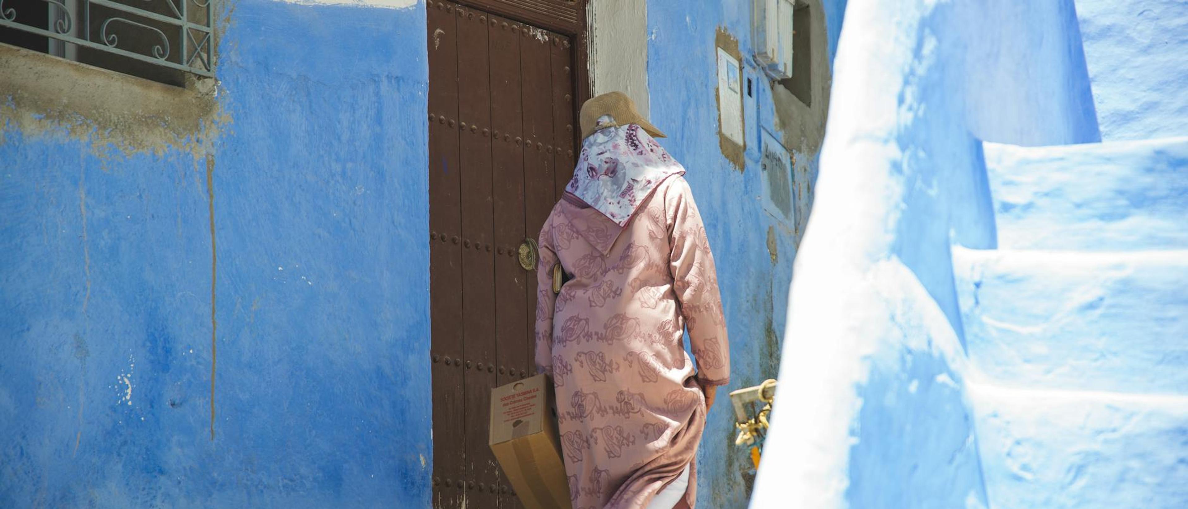 Exploring the blue streets of Chefchaouen