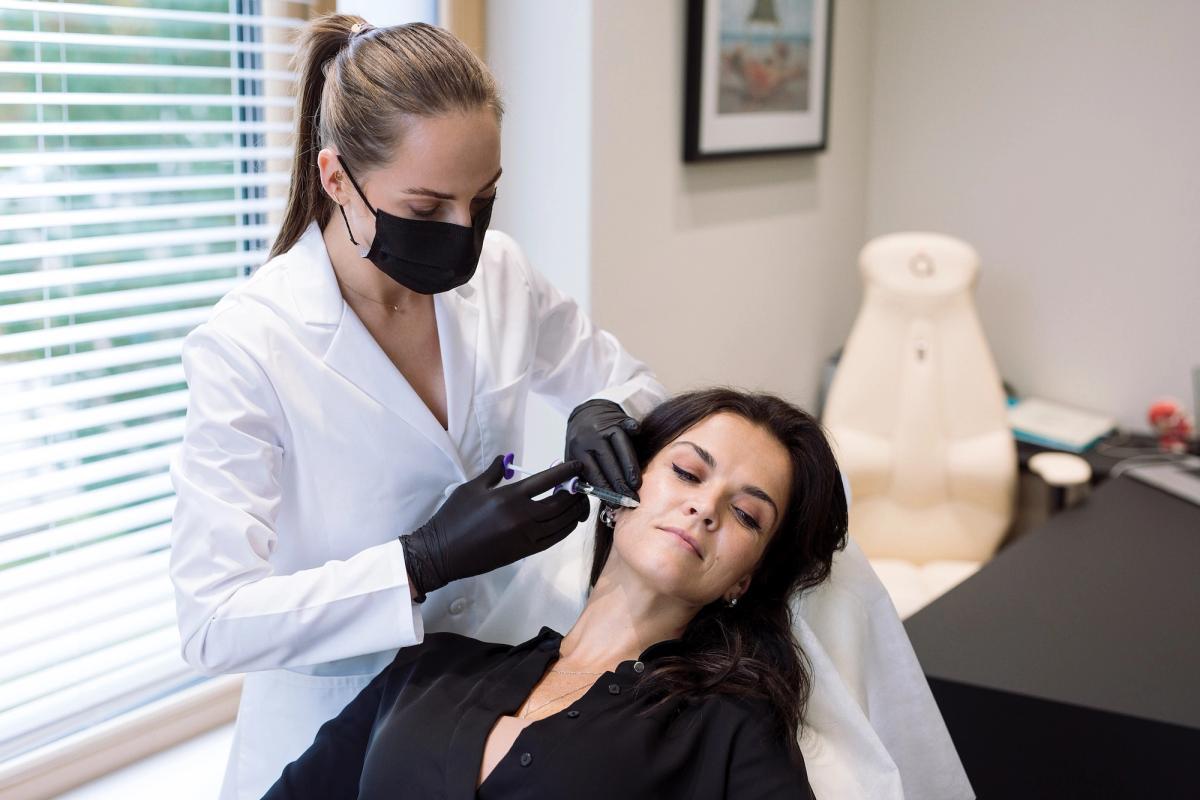 Sarunas ar Ādas klīnikas speciālistiem - dermatoloģe Zane Kronberga