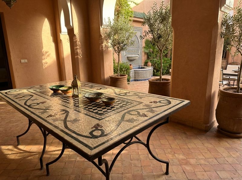 The Volubilis Vine & Geometric Mosaic Table detail