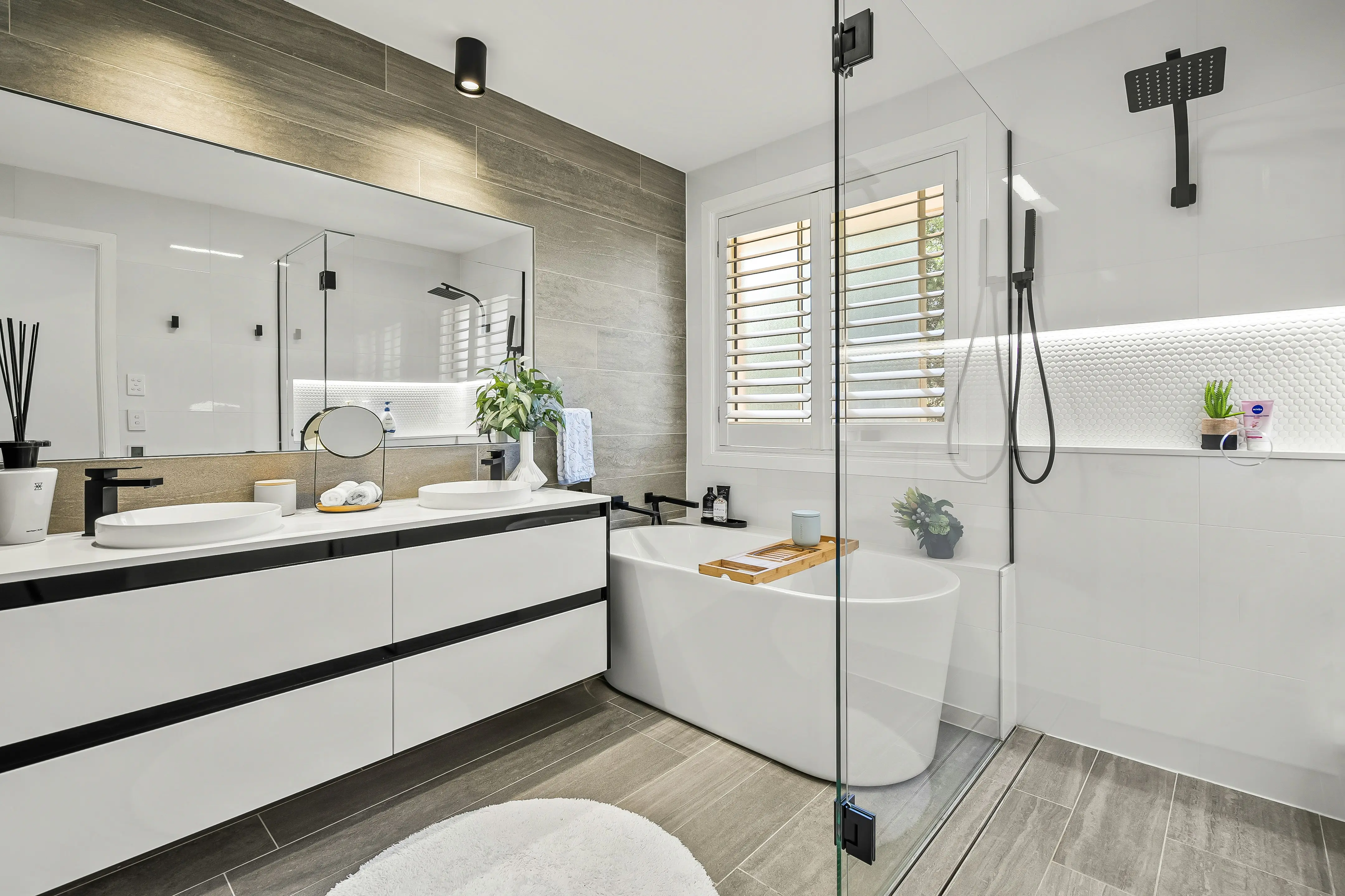 The 2026 Florida Door Guide: Choosing Warp-Resistant Interior Doors and Spot-Free Shower Glass for Tampa Homes