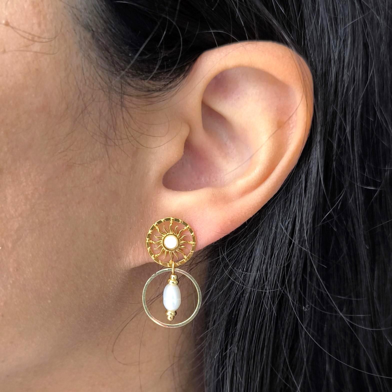 Anais, boucles d'oreilles dorées et perle d'eau douce – photo 2