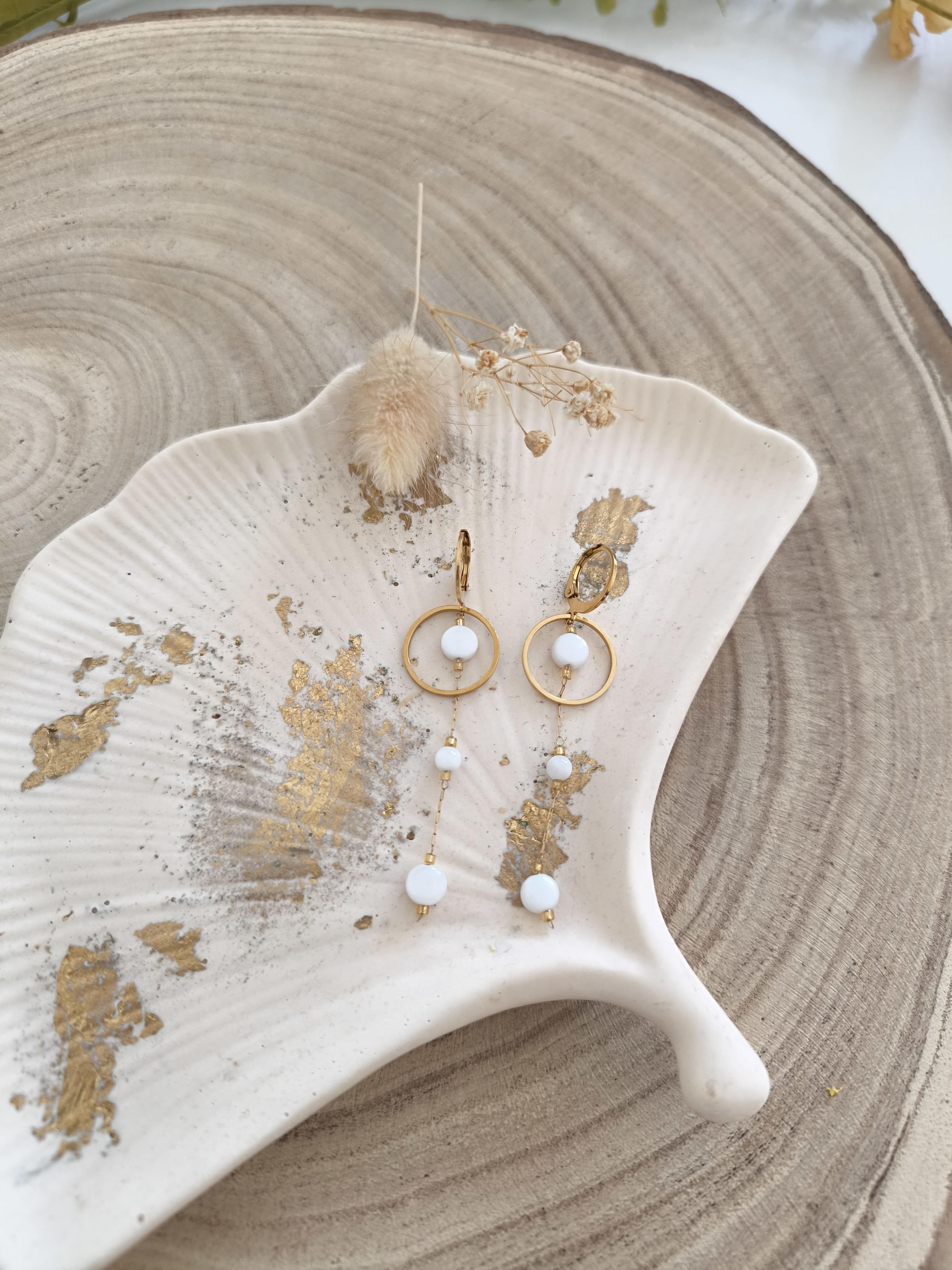 Lior, boucles d'oreilles dormeuses anneau et perle de nacre