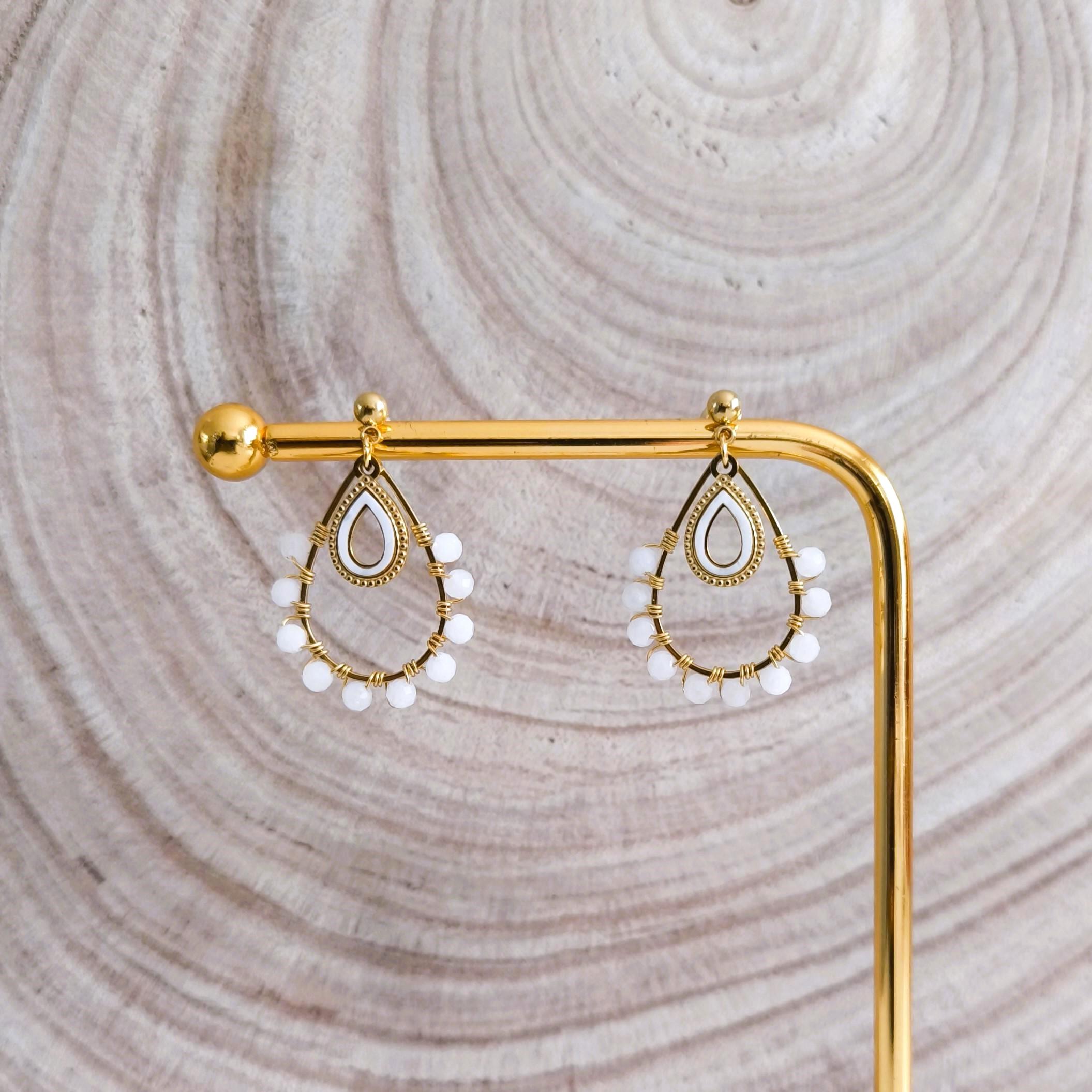 Tahina, boucles d'oreilles goutte dorée et perles naturelles