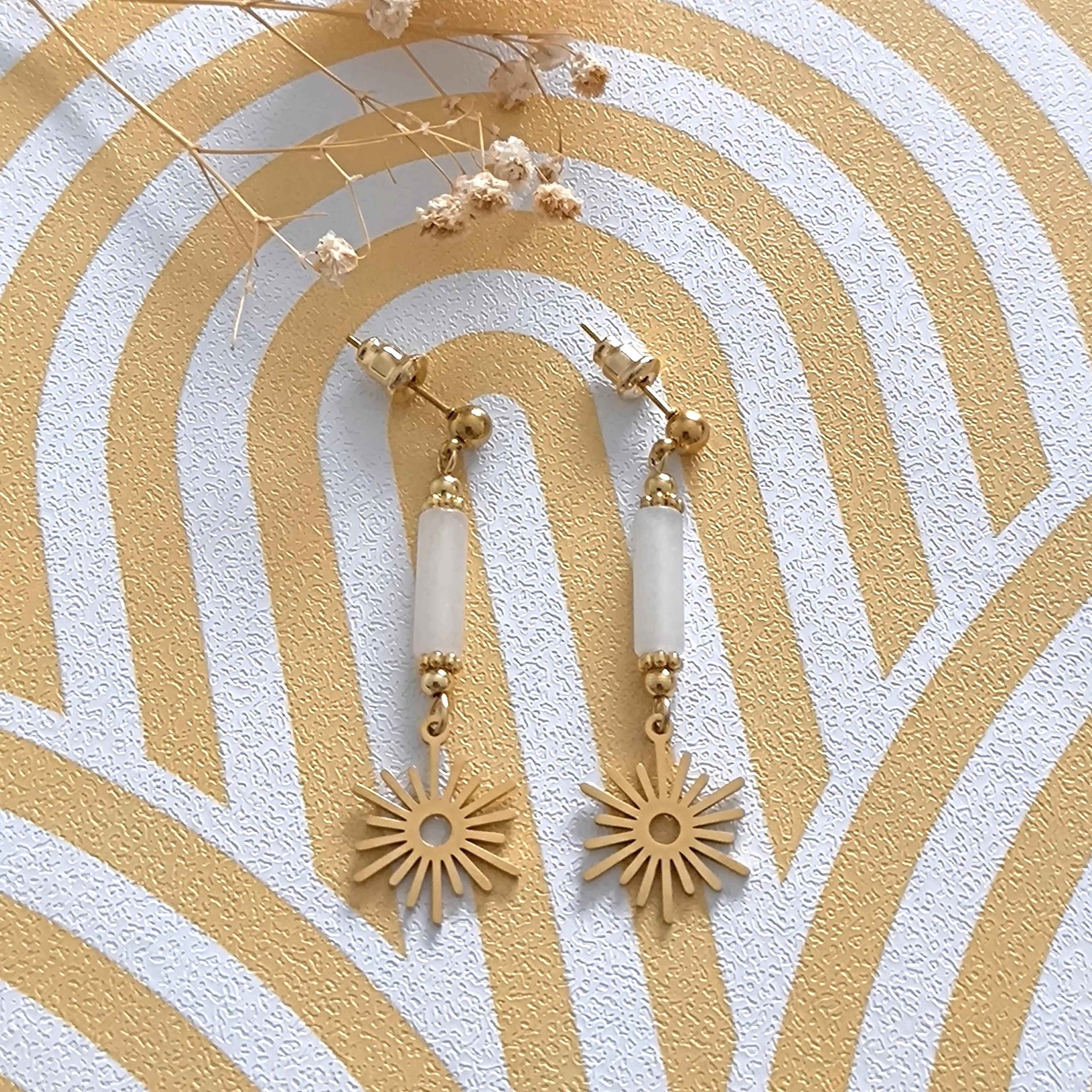 Ayla, boucles d'oreilles géométriques dorées et quartz blanc