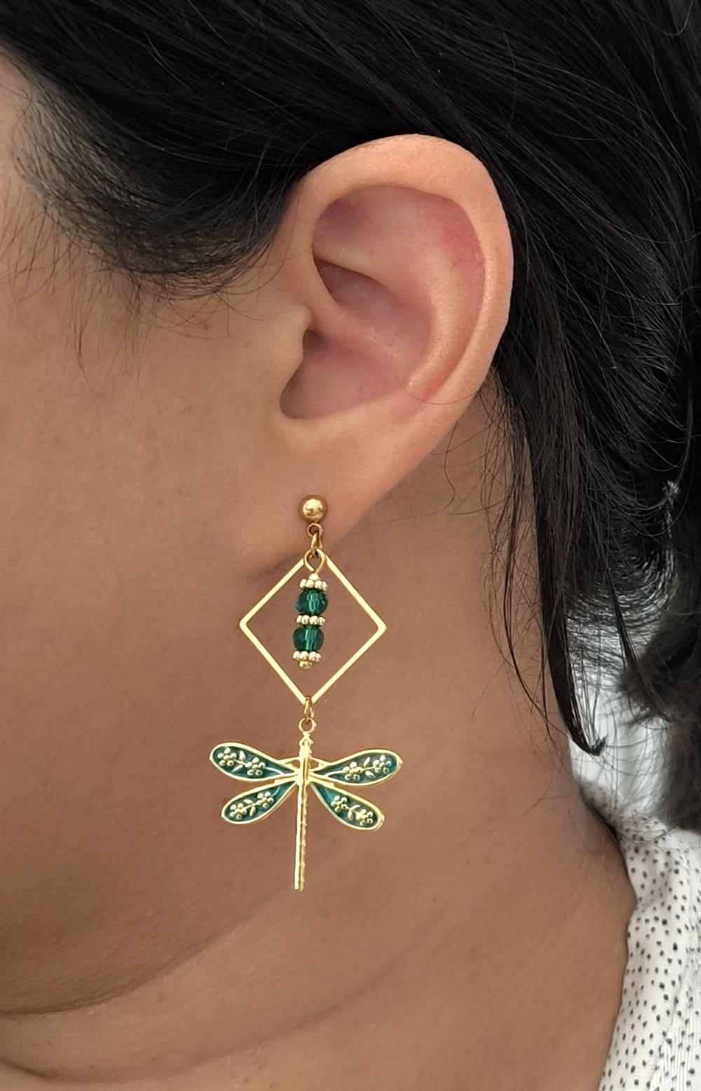 Aélis, boucles d'oreilles losange doré, libellule et perles de verre – photo 2