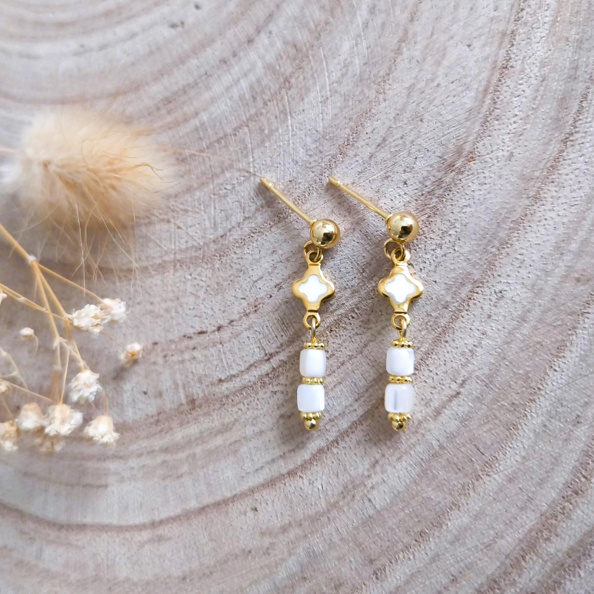 Mélusine, boucles d'oreilles dorées et rondelles de nacre