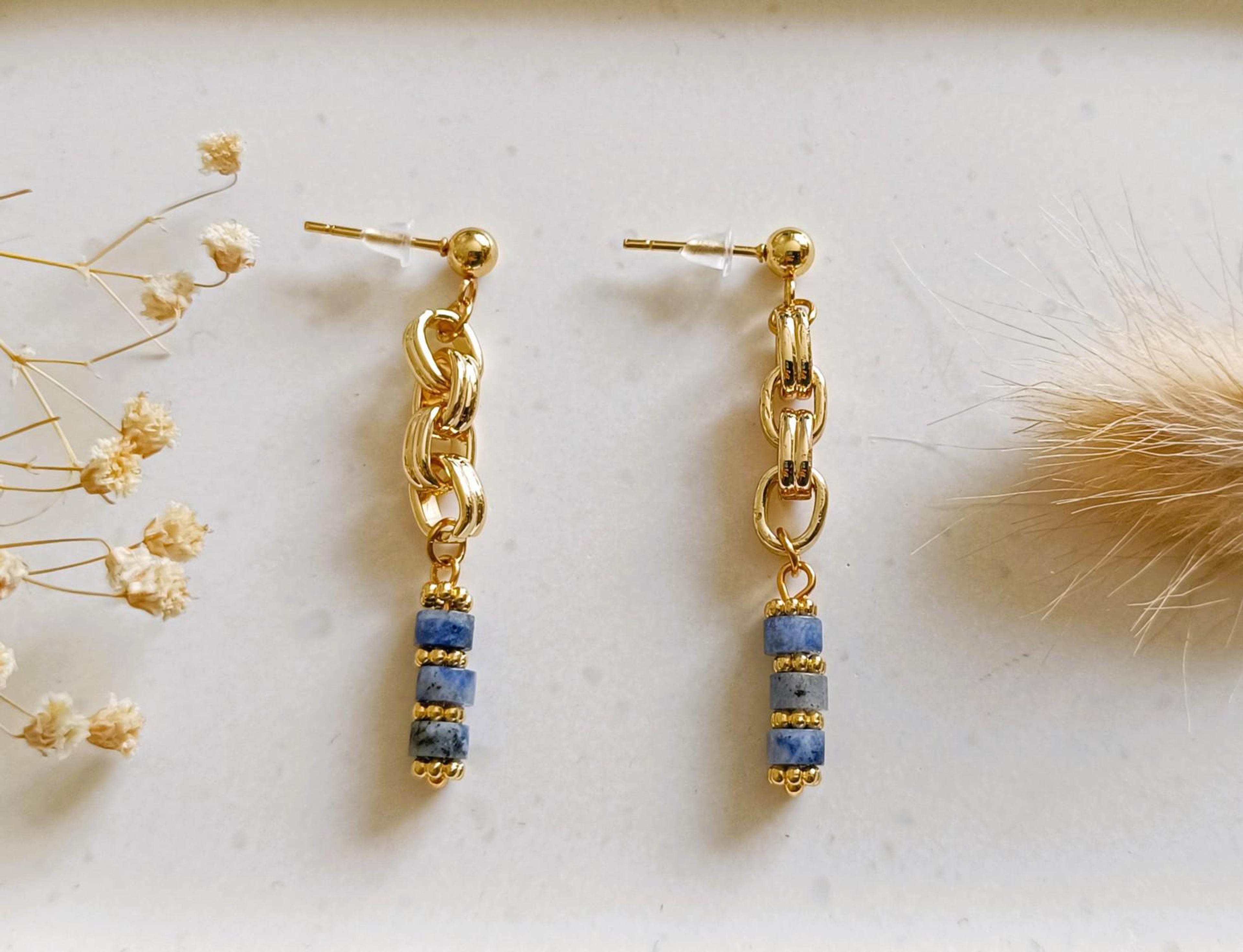 Gloria, boucles d'oreilles pendantes et rondelles de pierre naturelle