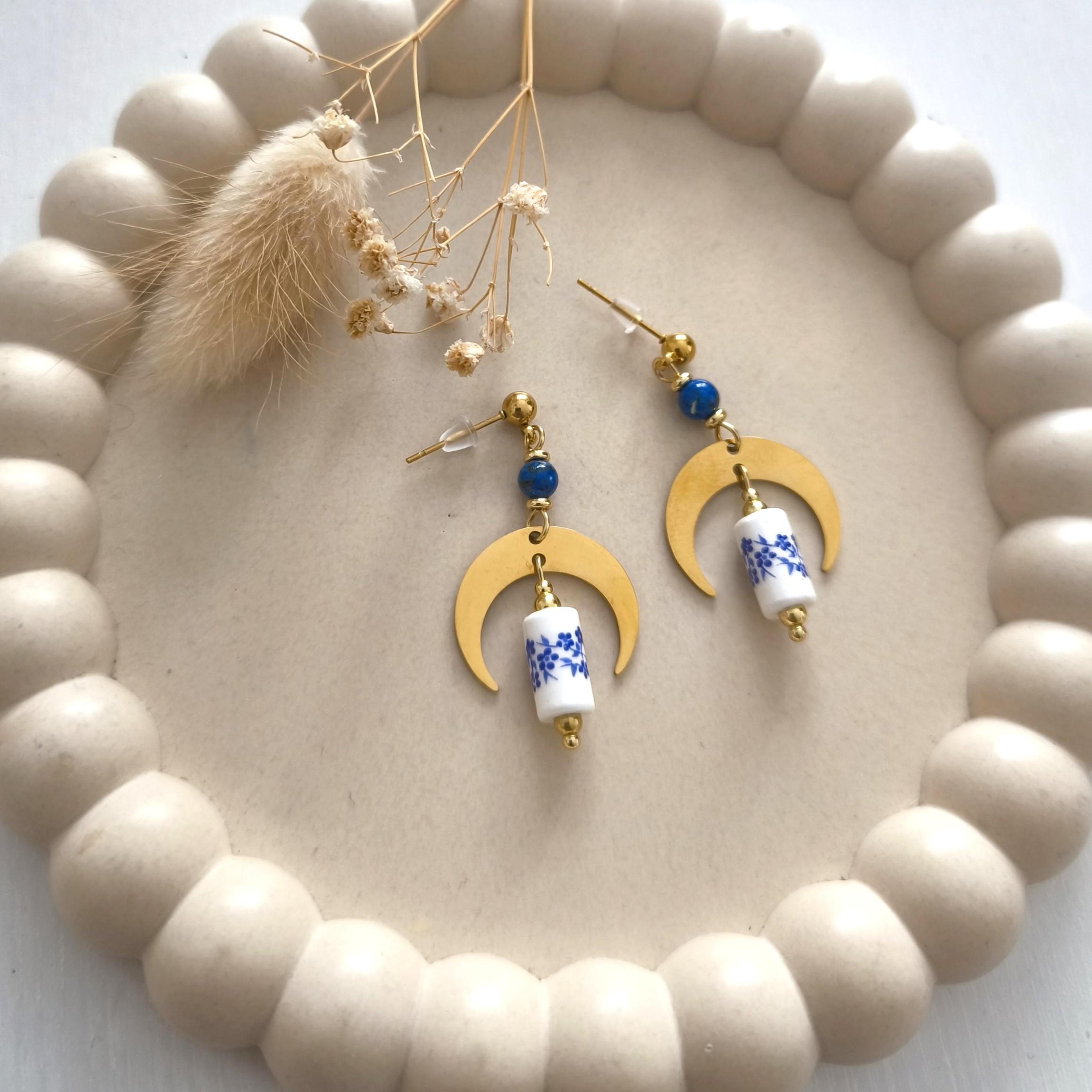 Péneloppe, boucles d'oreilles croissants de lune et perles en céramique