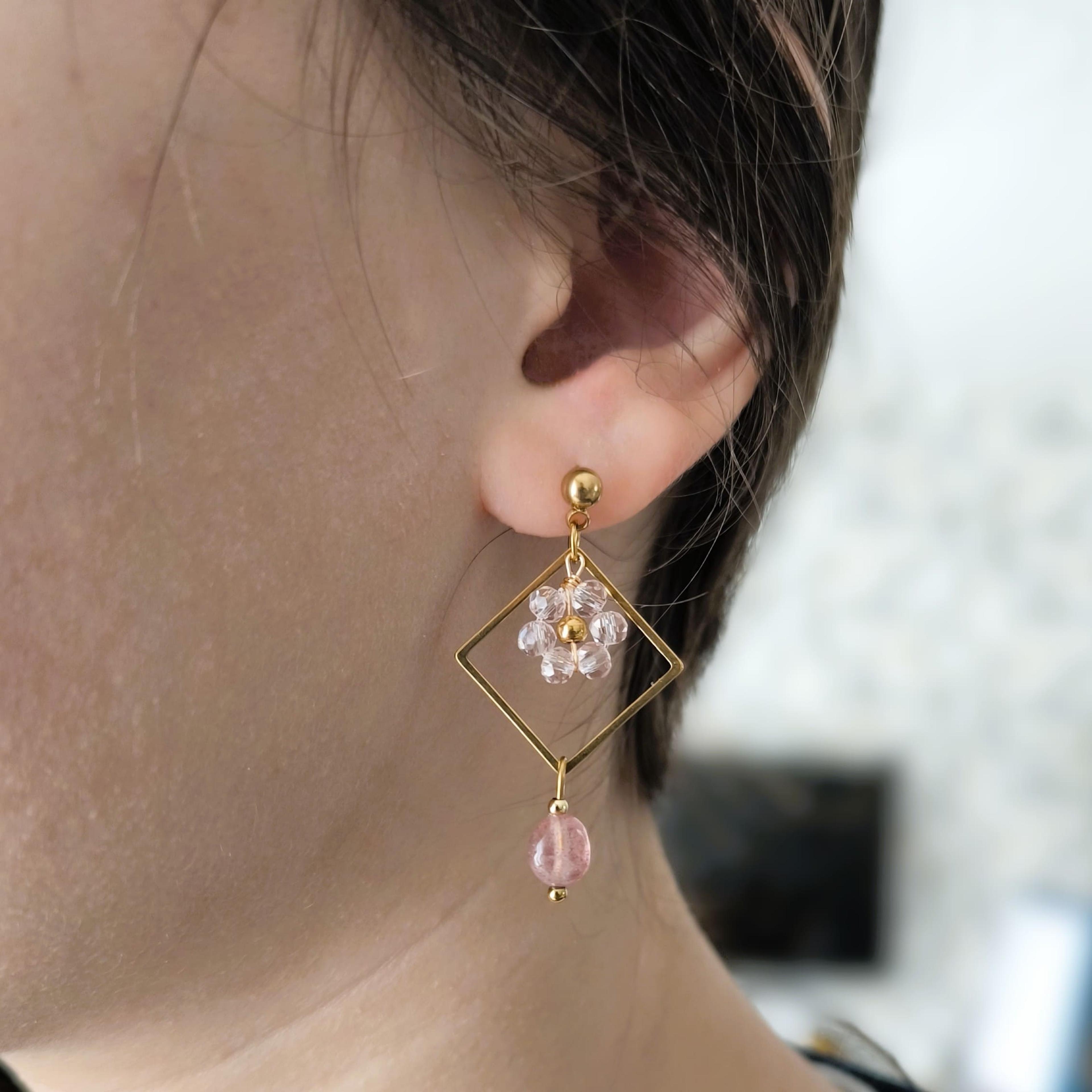 Tess, boucles d'oreilles perles de verre et quartz fraise – photo 2