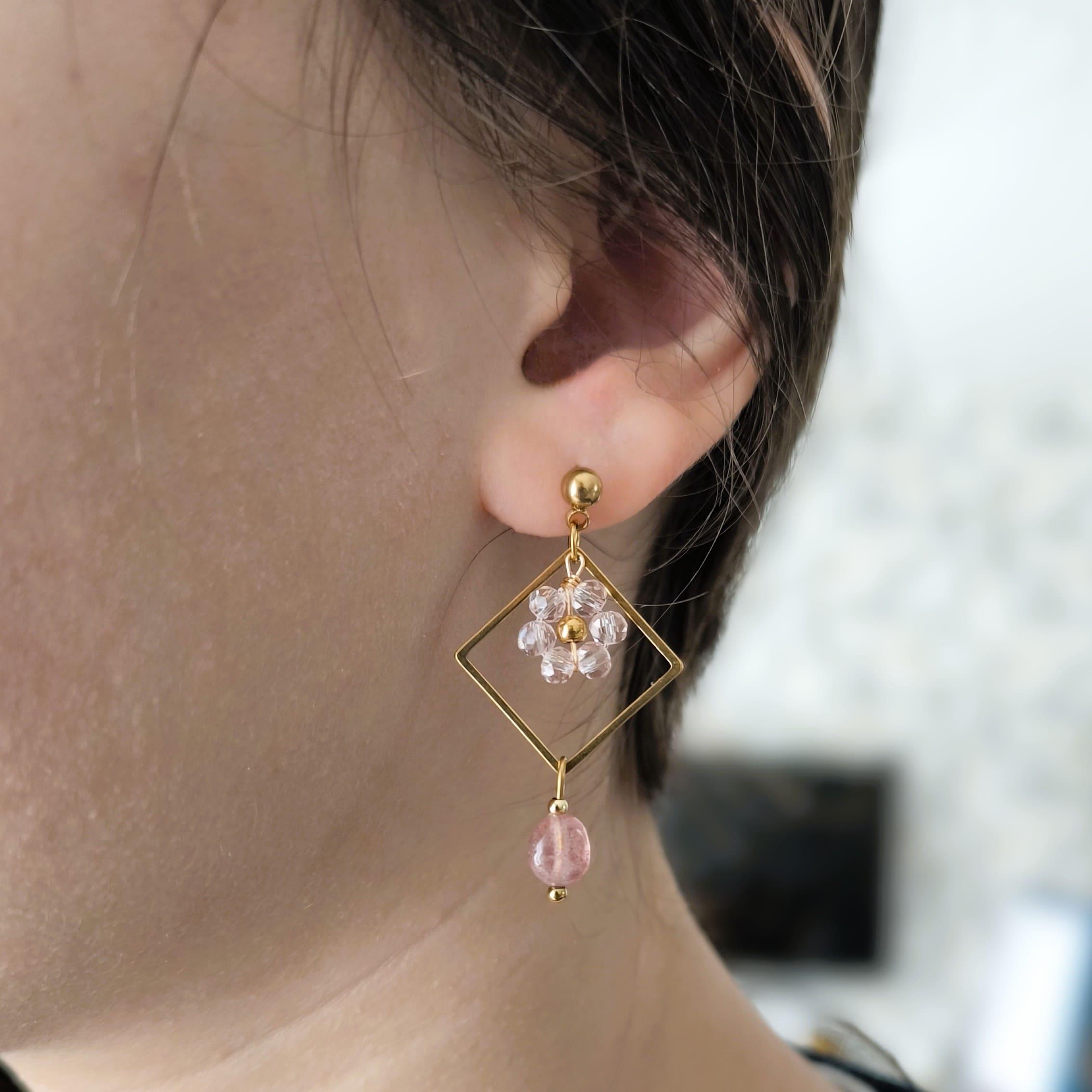 Tess, boucles d'oreilles perles de verre et quartz fraise – photo 2