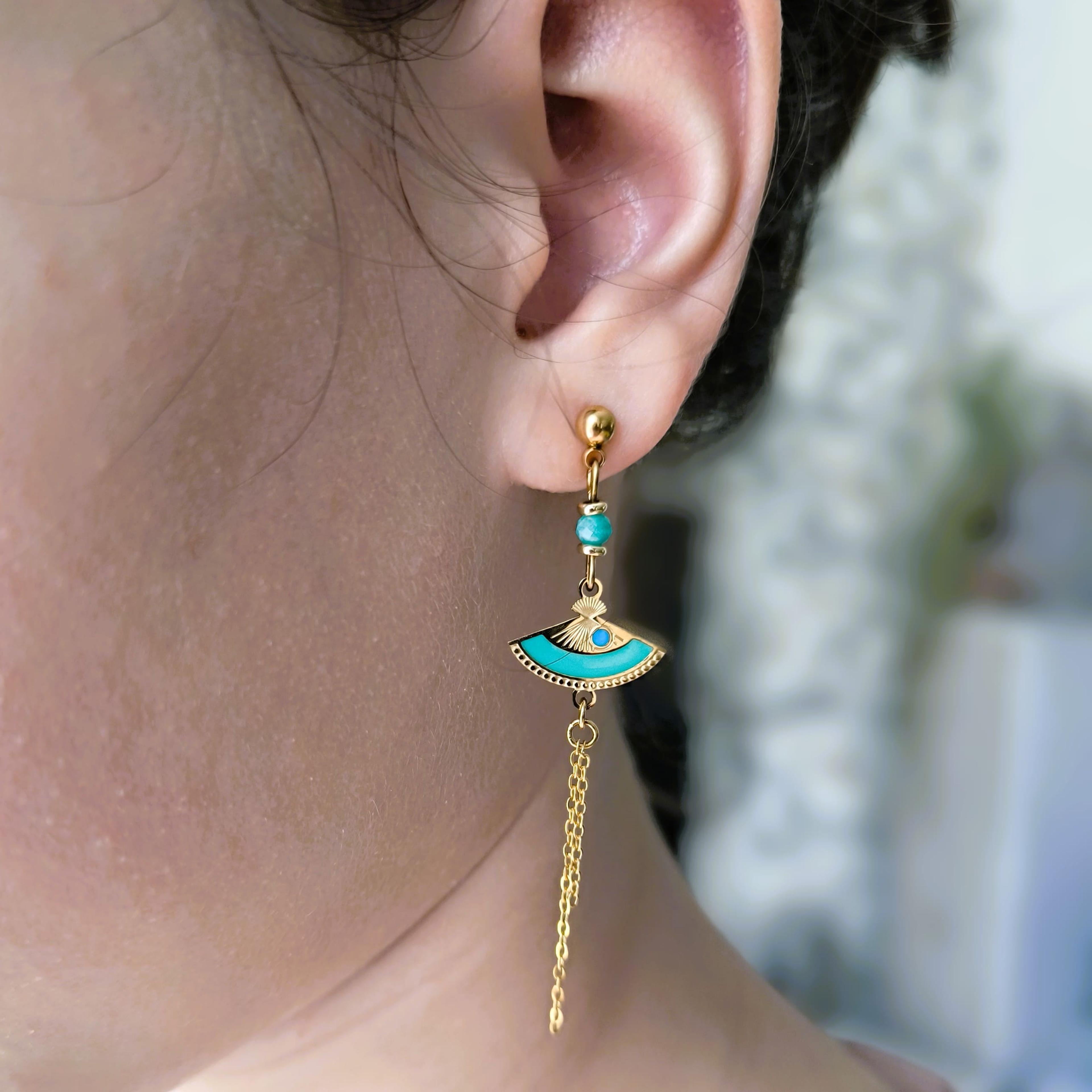 Naia, boucles d'oreilles dorées et perles d'amazonite – photo 2