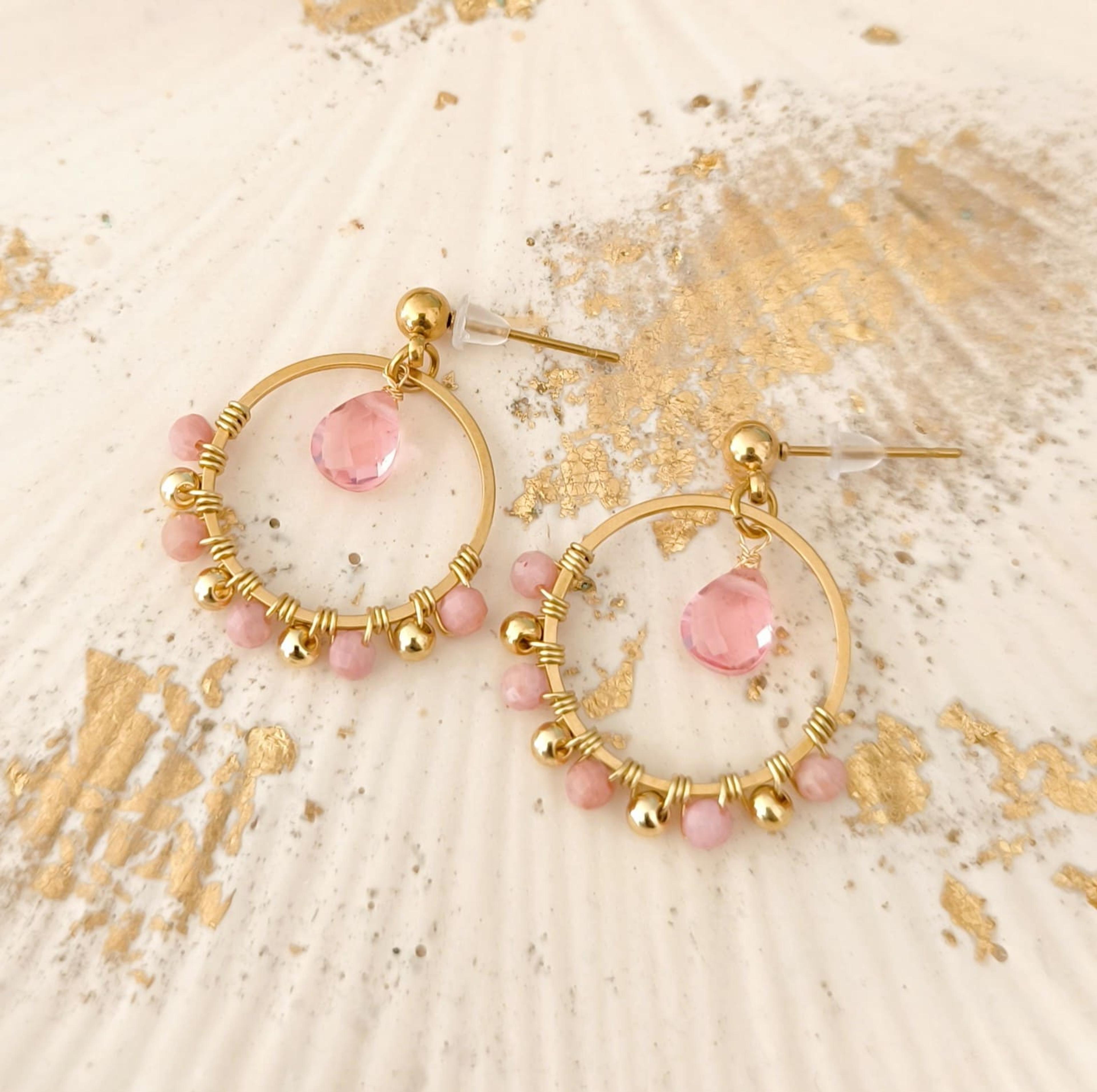 Lolita, boucles d'oreilles dorées et perles de rhodonite