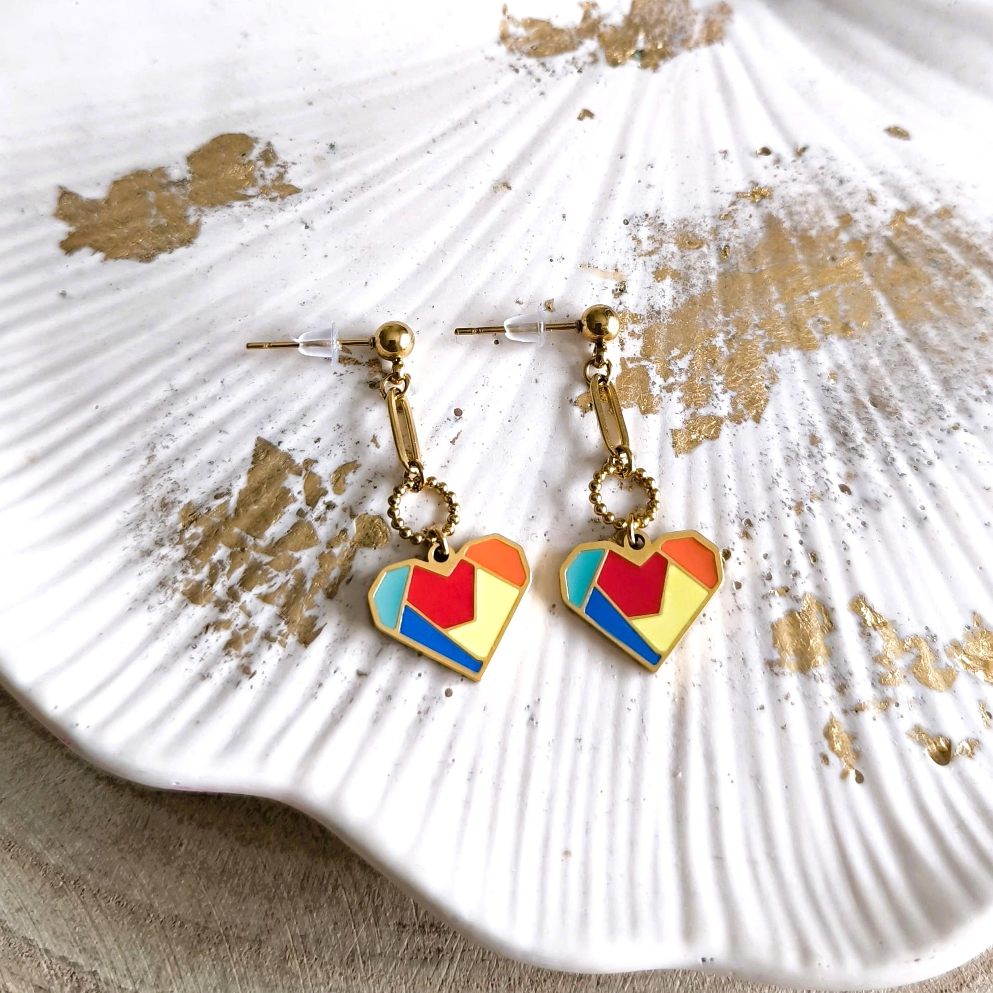 Léandra, boucles d'oreilles cœur à motifs géométriques