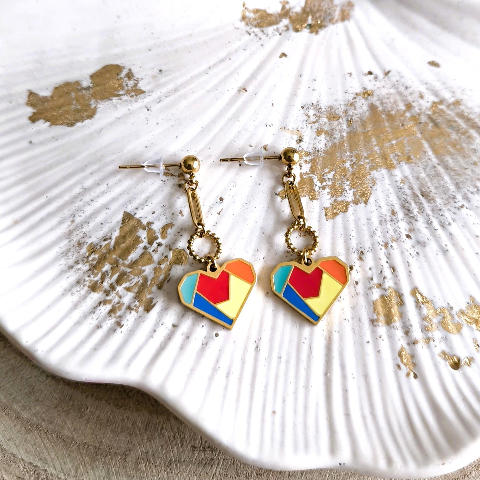 Léandra, boucles d'oreilles cœur à motifs géométriques