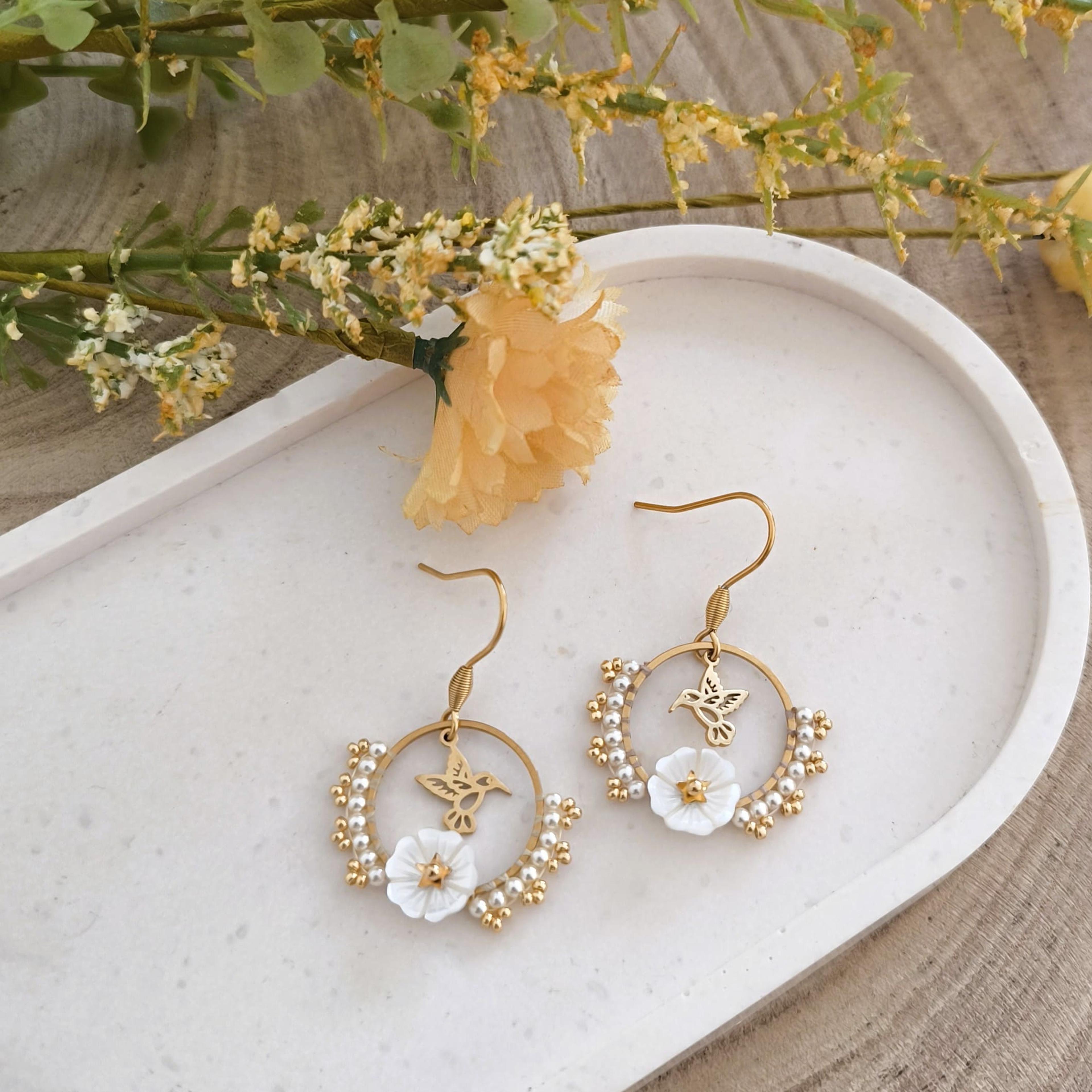 Aloria, boucles d'oreilles colibri, nacre et perles Aurora