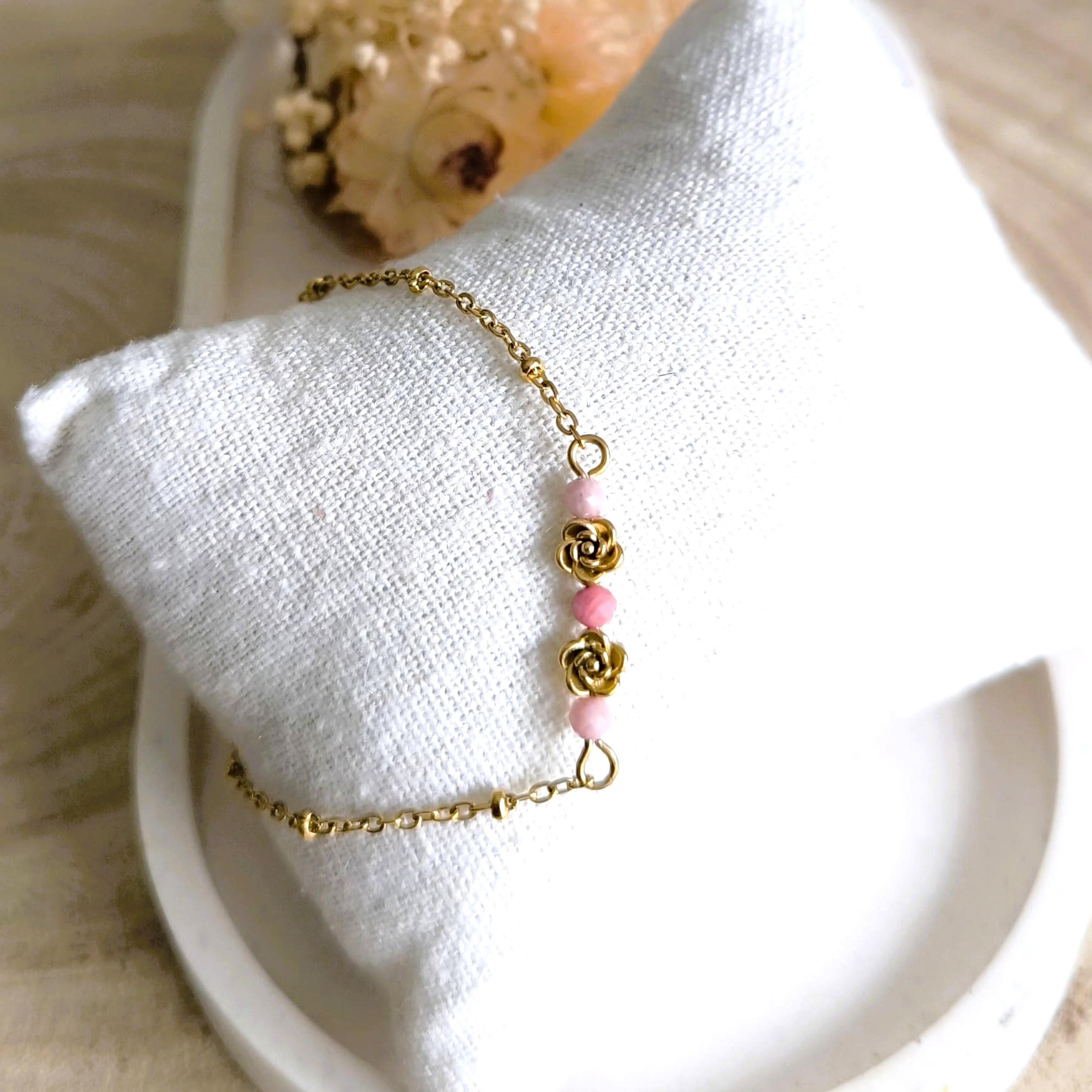 Adèle, bracelet roses dorées et perles de rhodochrosite