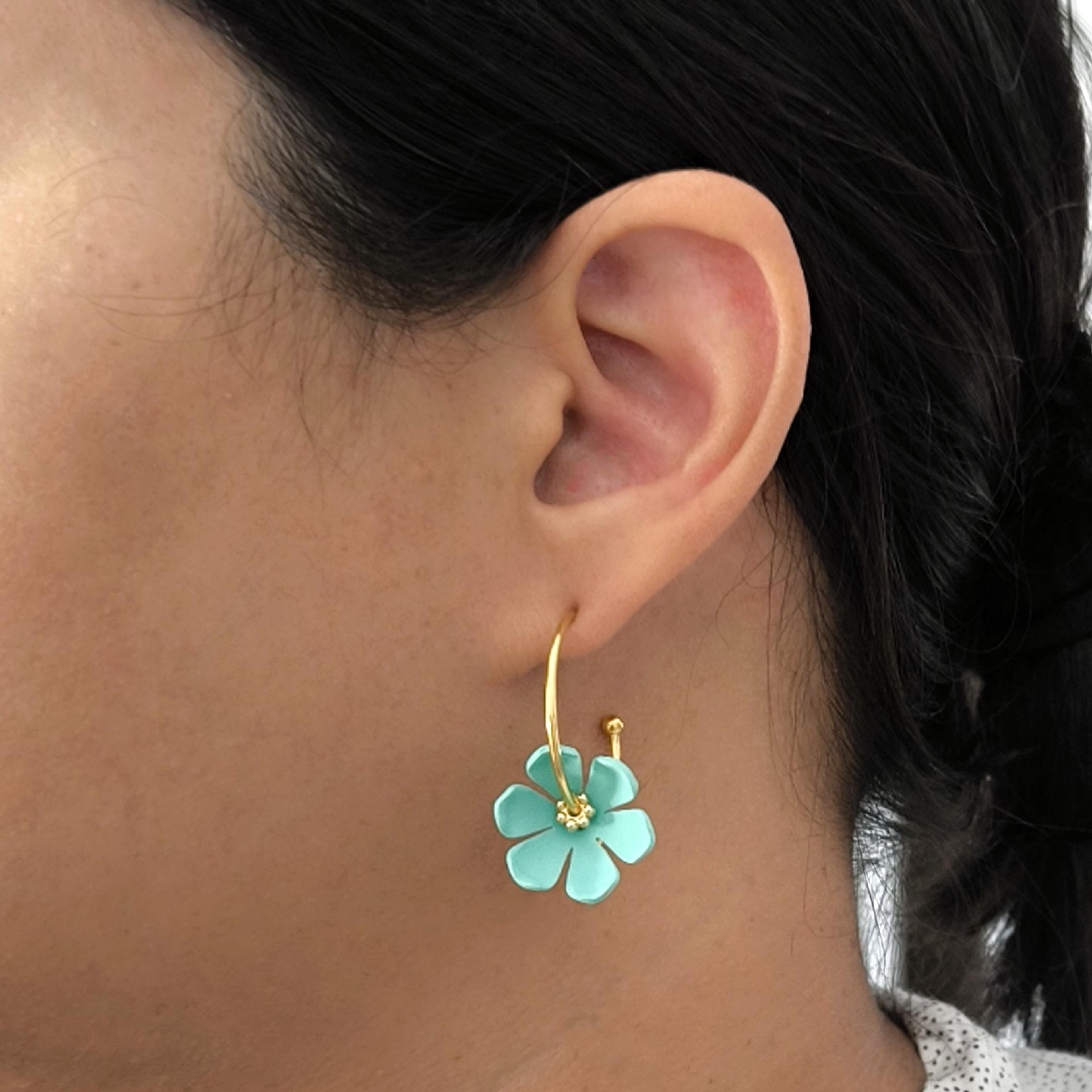 Chloé, créoles dorées et fleur émaillée turquoise – photo 2