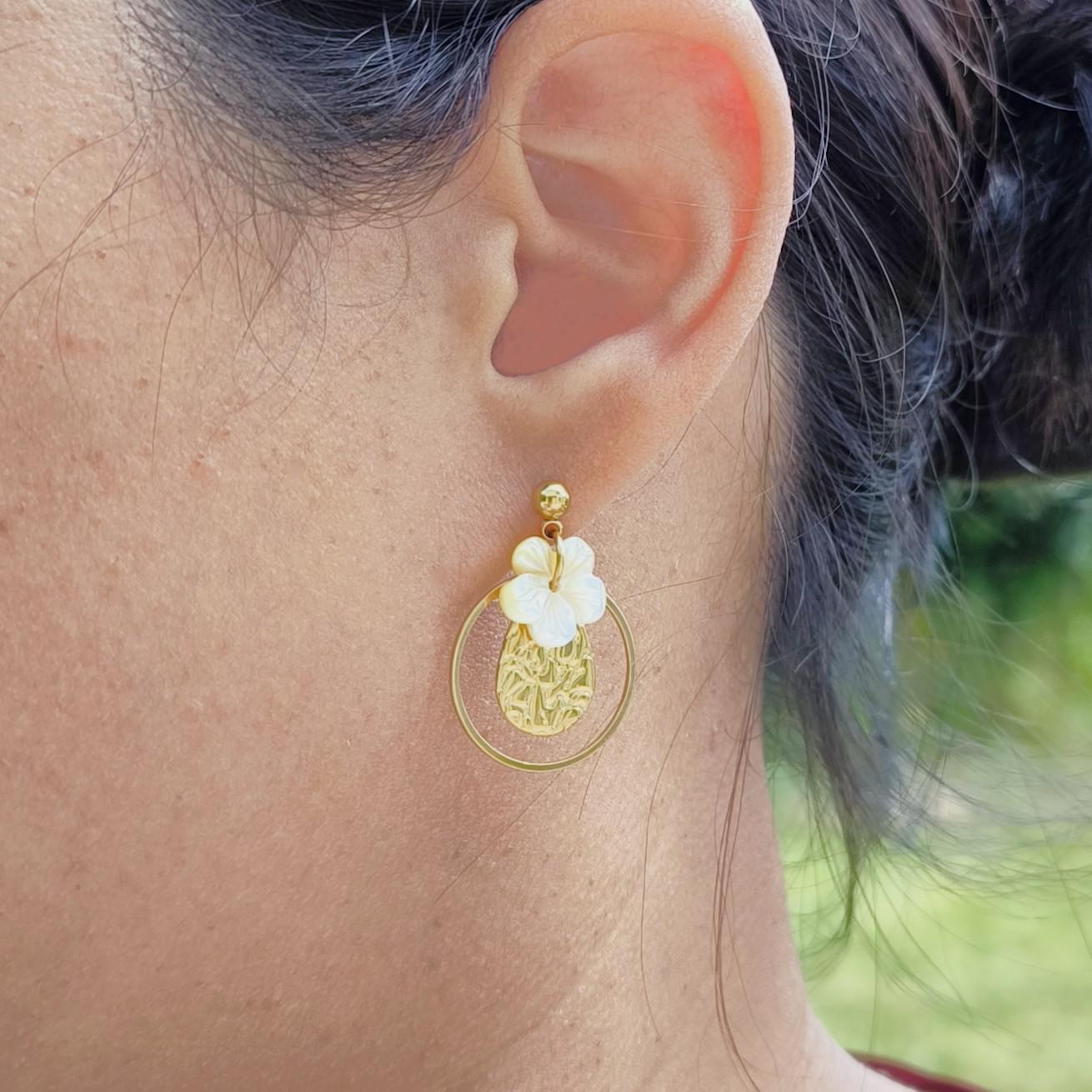 Plumeria, boucles d'oreilles fleurs en nacre – photo 2