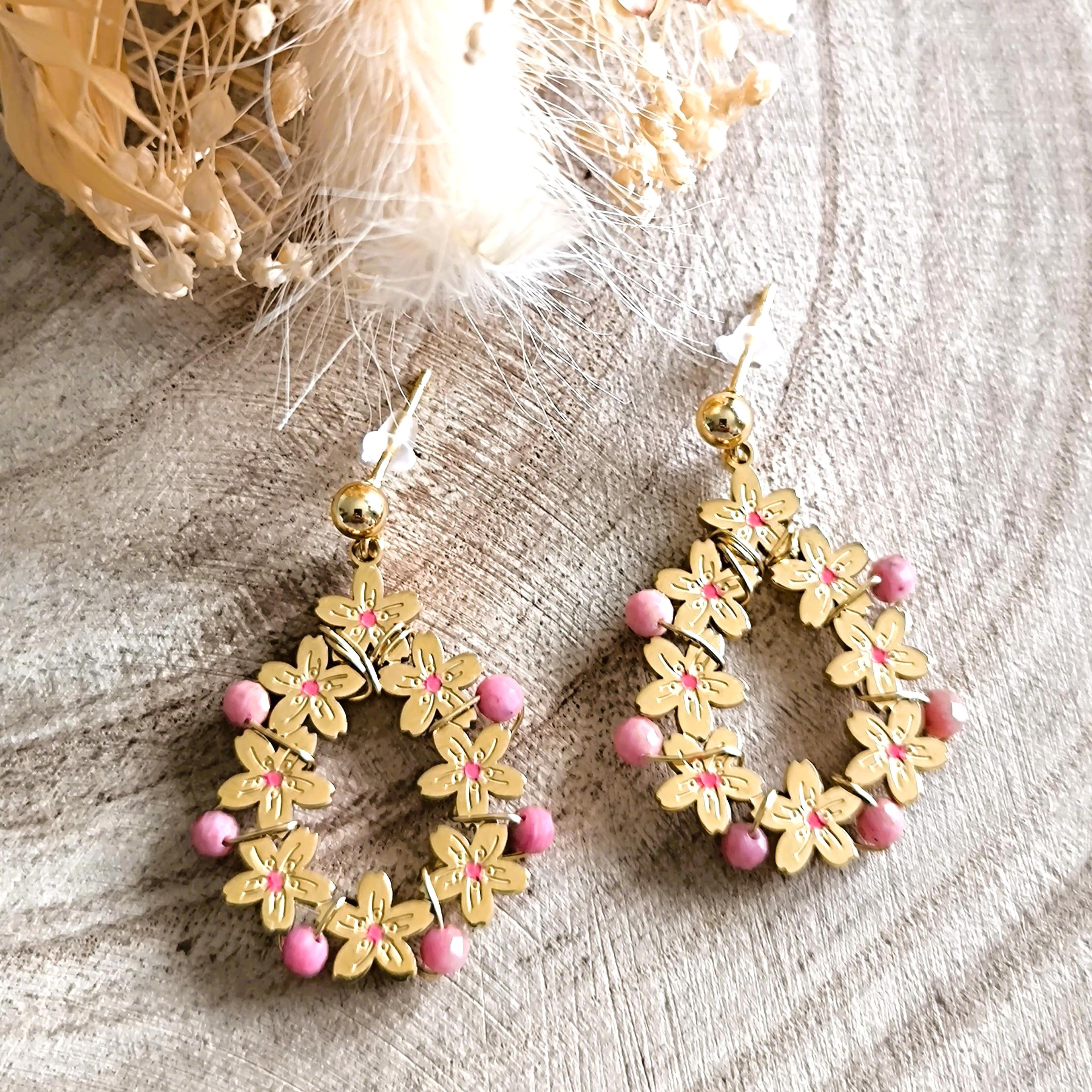 Léonie, boucles d'oreilles fleurs dorées et rhodochrosite