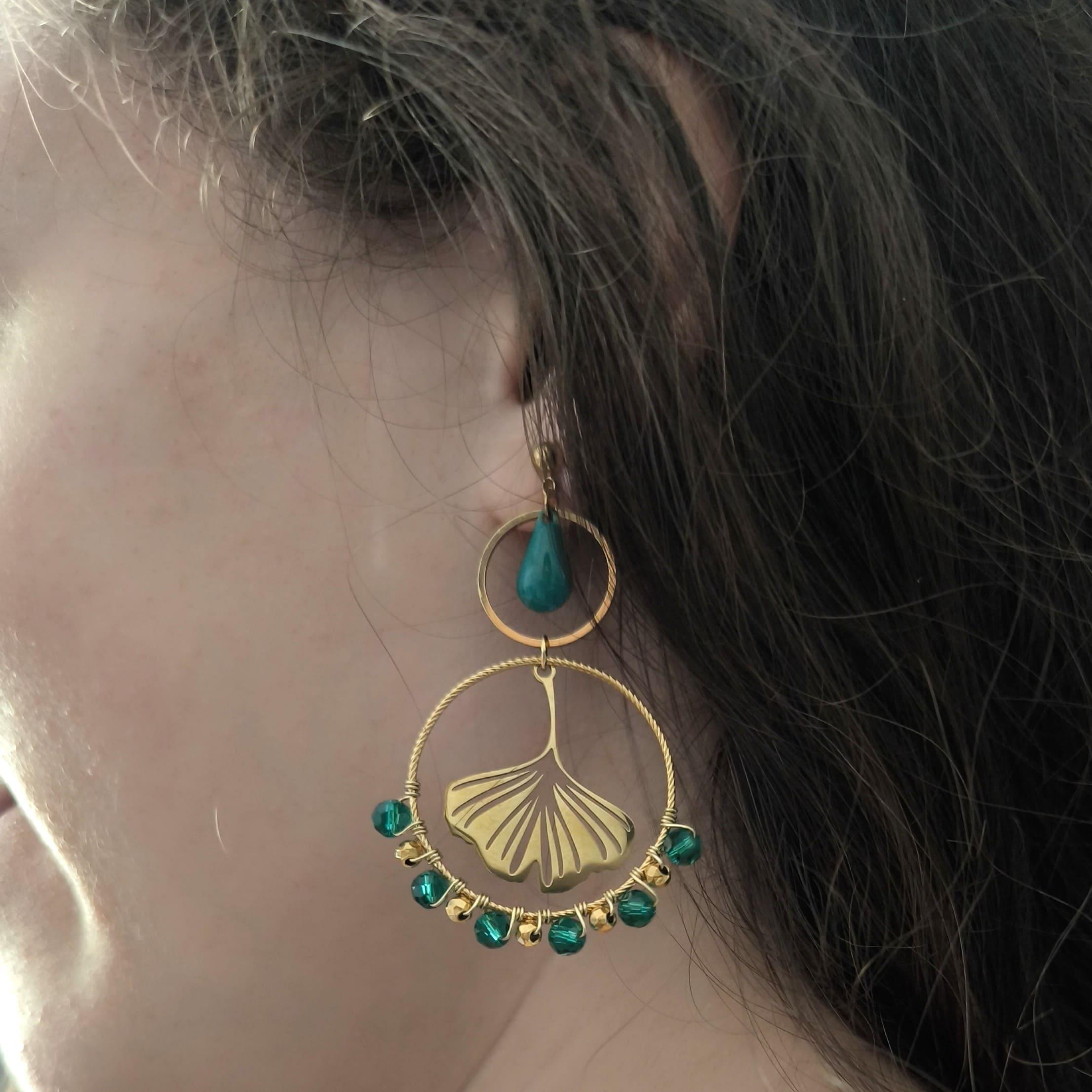 Ginka, boucles d'oreilles pendantes feuille de ginkgo émaillée – photo 2