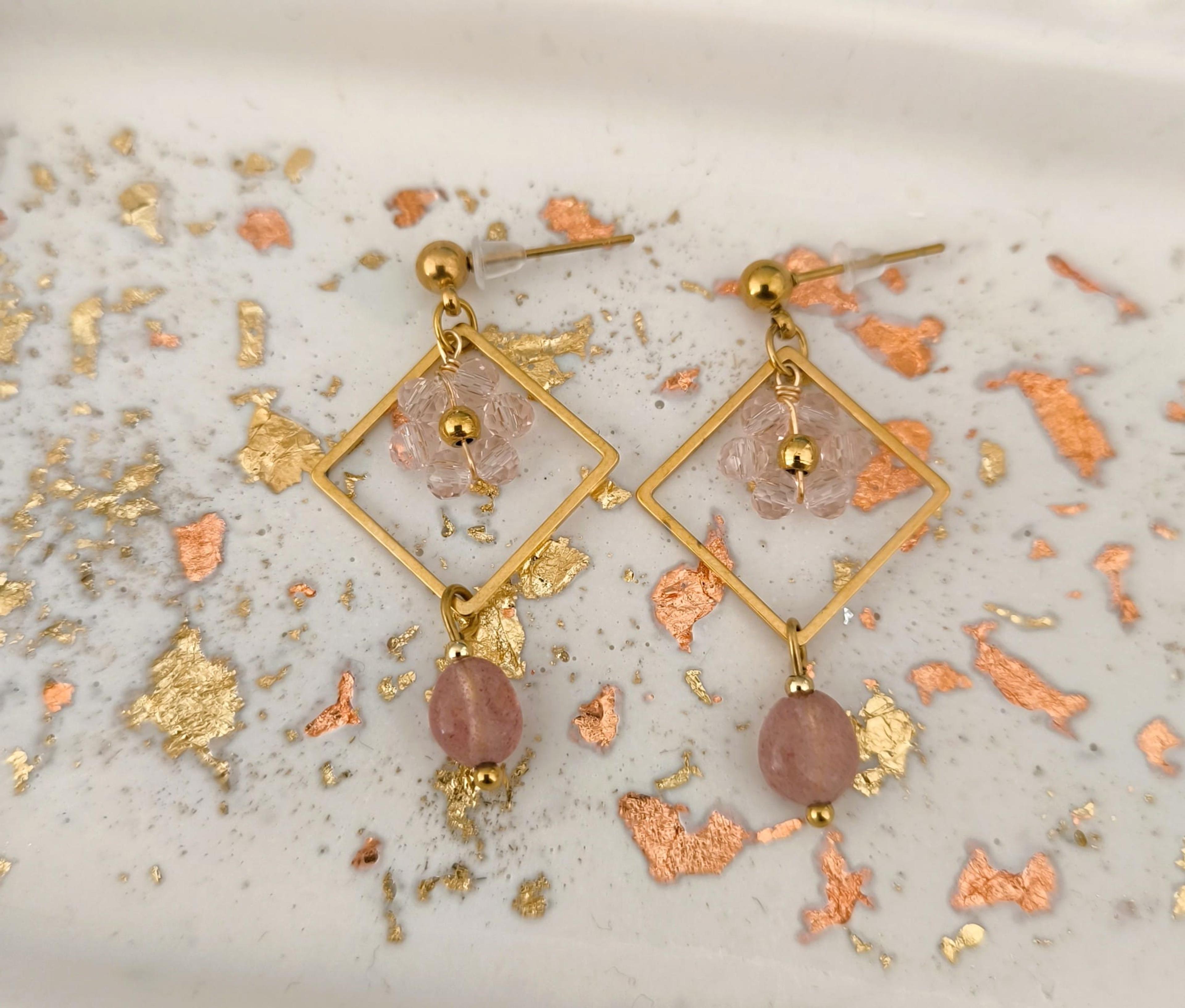 Tess, boucles d'oreilles perles de verre et quartz fraise