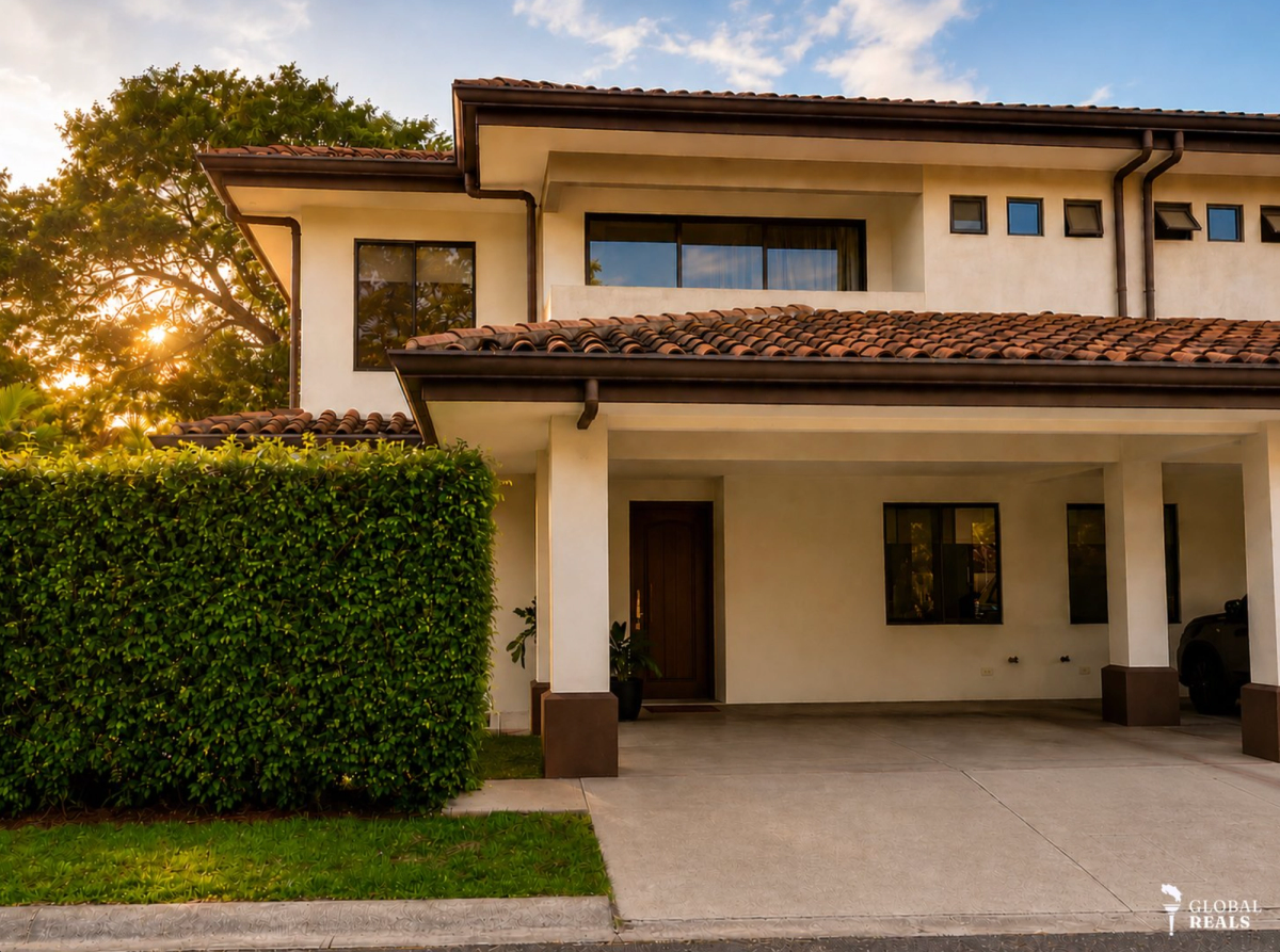 Casa en venta en Santa Ana, Costa Rica, con 3 habitaciones