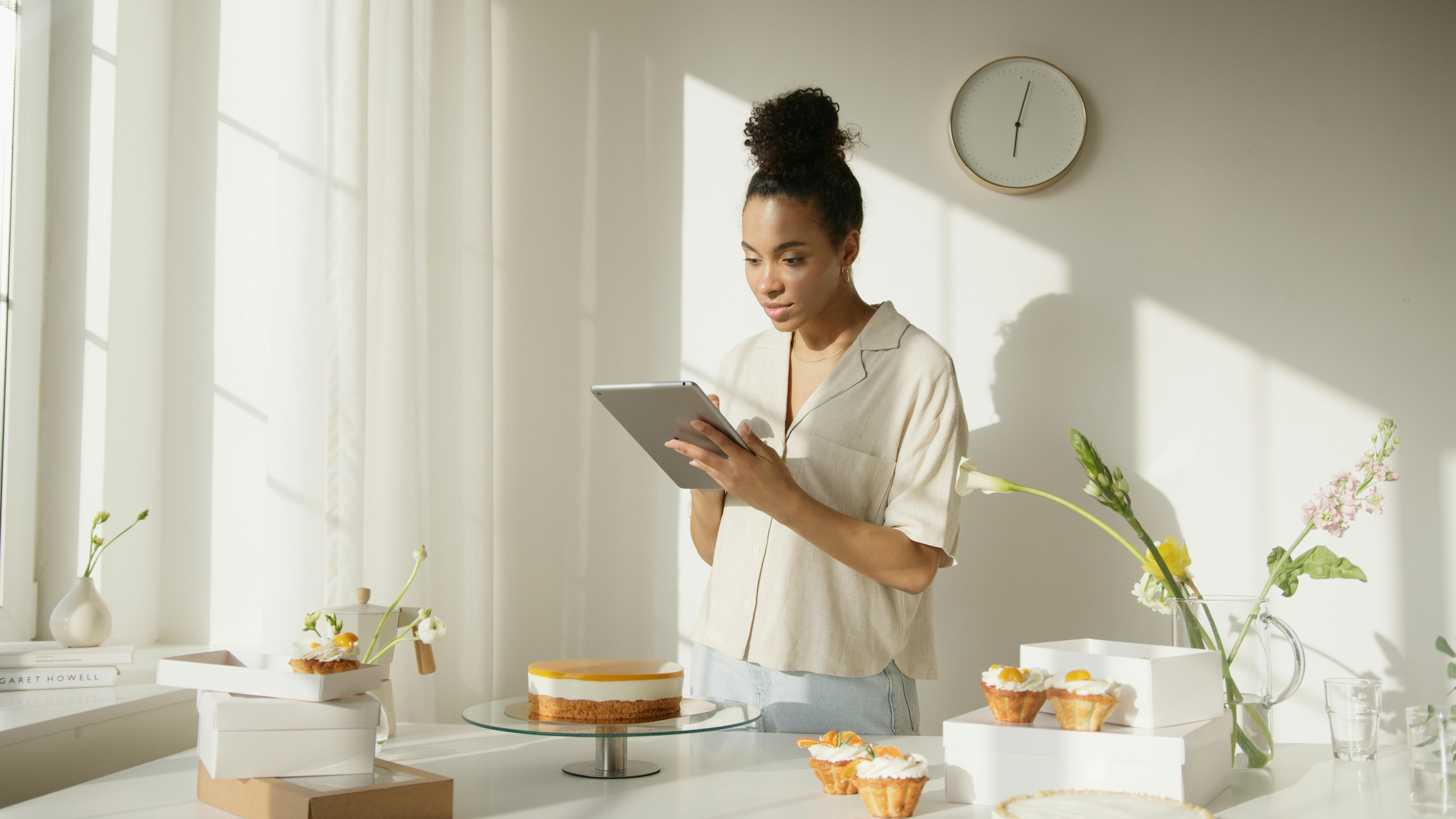 Essential Tips to Avoid Scams When Shopping for Fashion Online