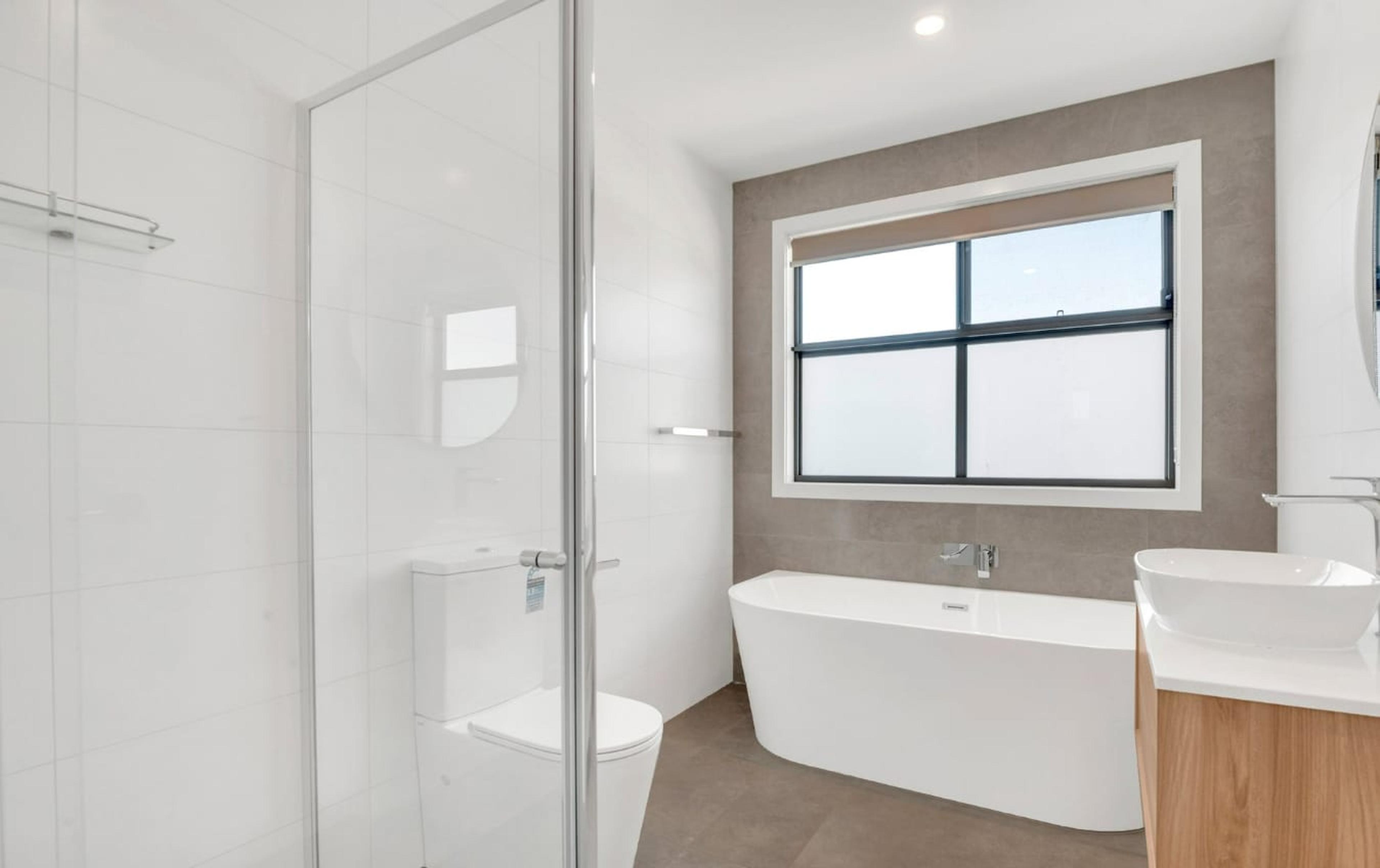 Reservoir — interior — Sil Bathroom