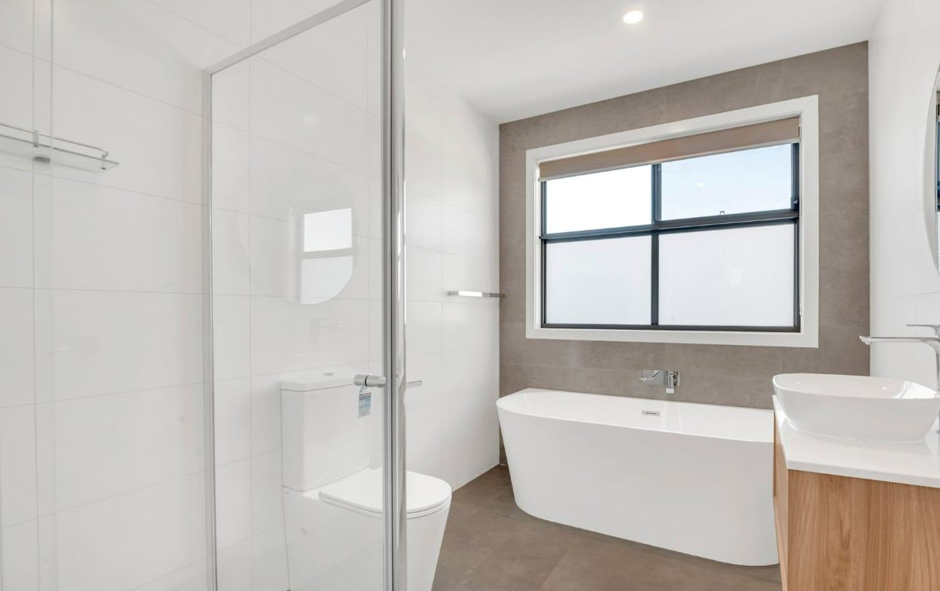Reservoir — interior — Sil Bathroom