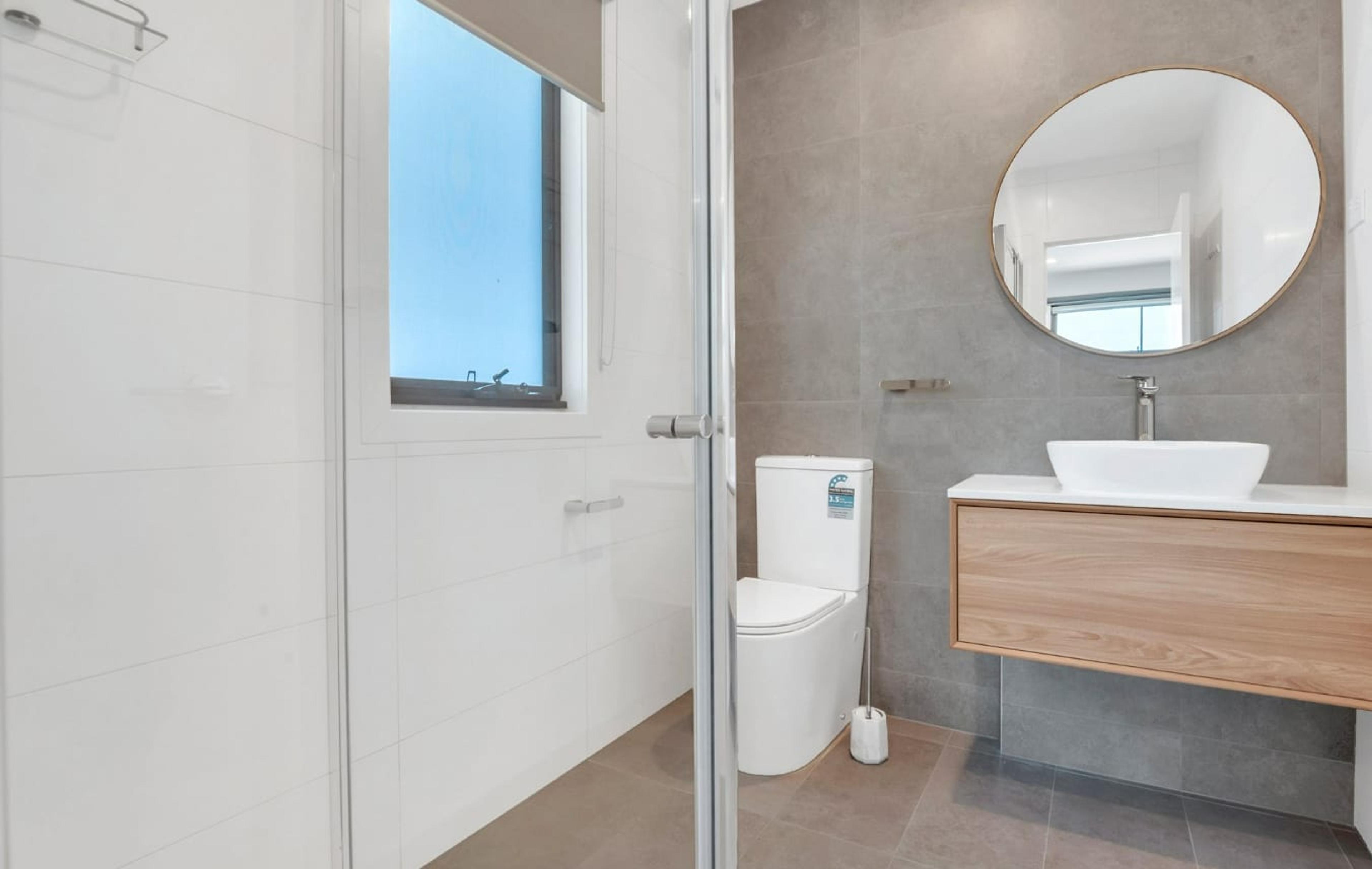 Reservoir — interior — Sil Ensuite