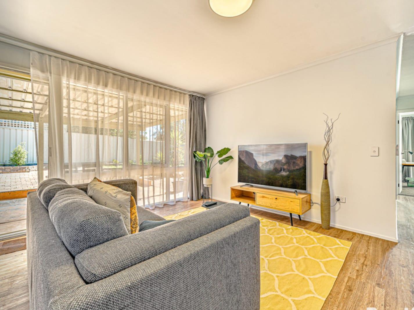 Golden Square Druid — interior — Square Lounge Room
